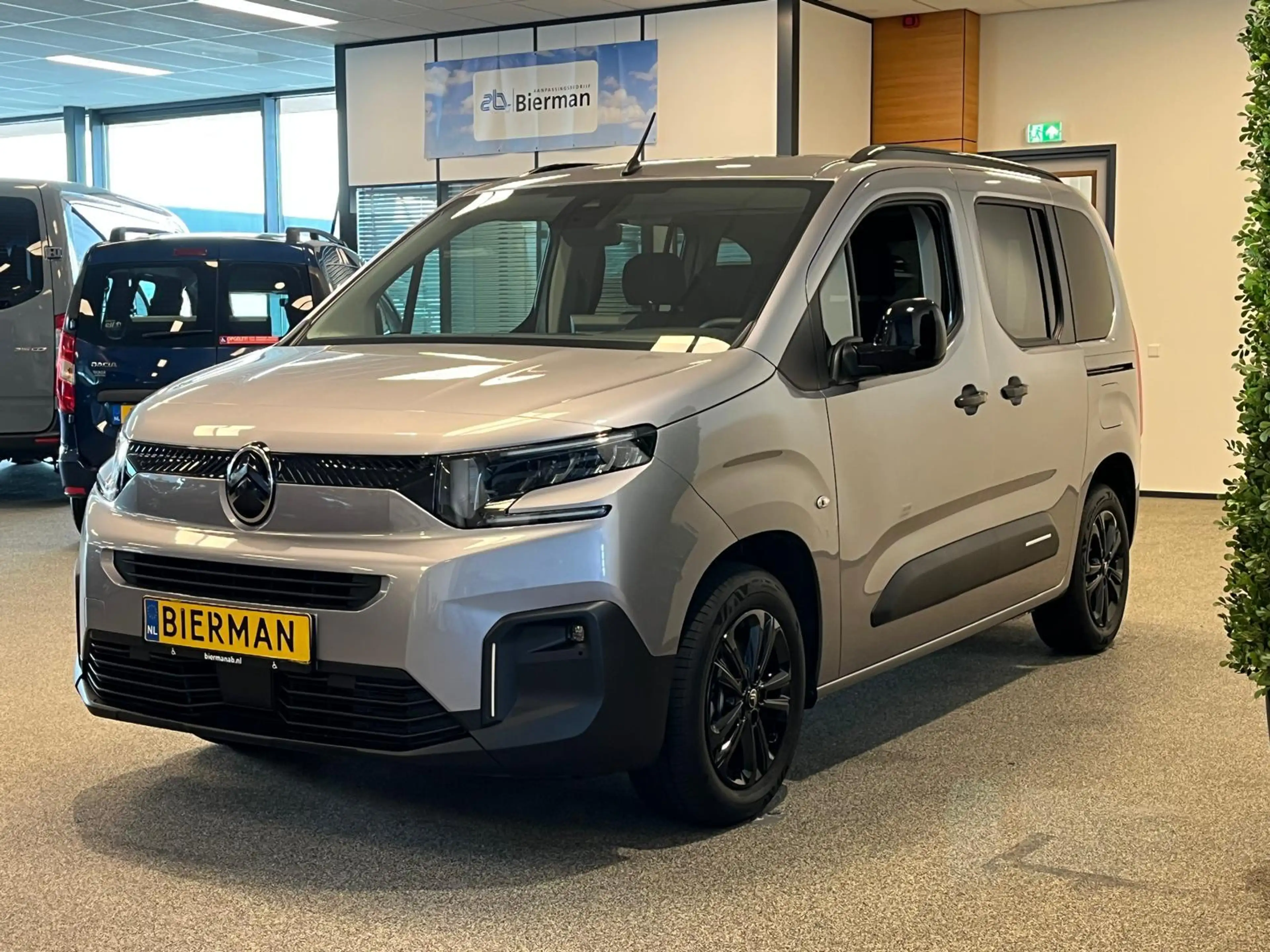 Citroen Berlingo L1 Rolstoelauto 3+1 — photo 10