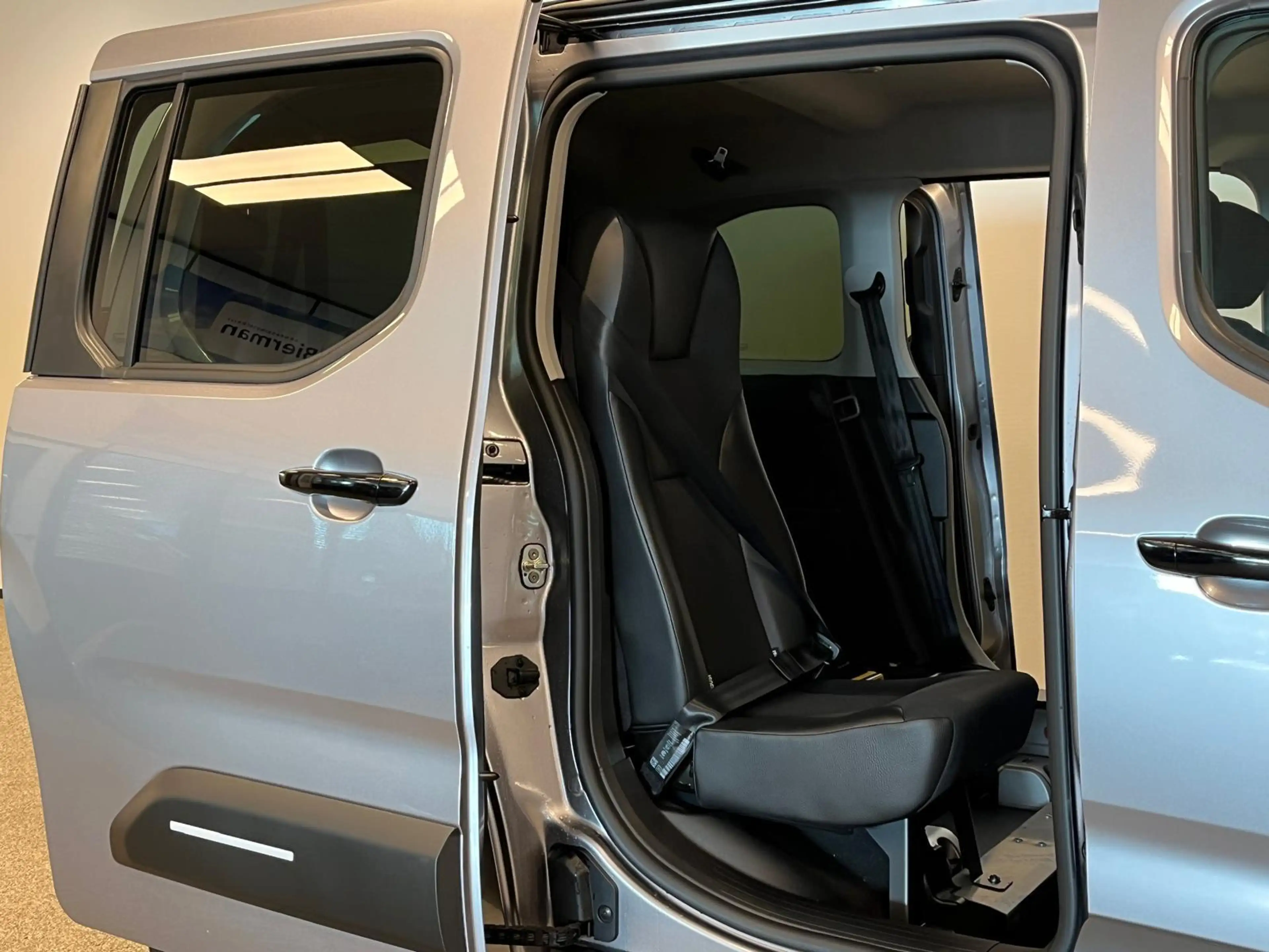 Citroen Berlingo L1 Rolstoelauto 3+1 — photo 5