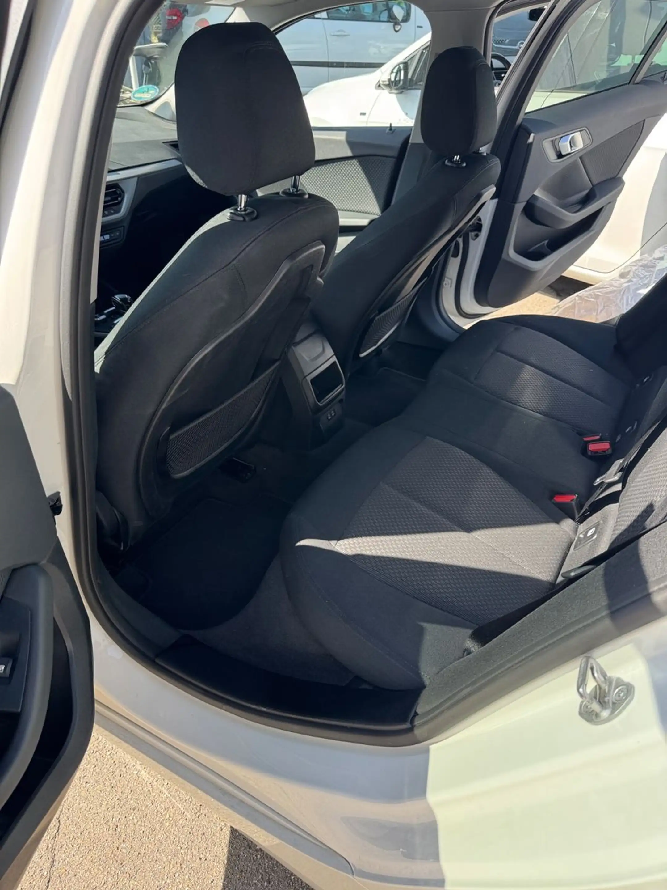 BMW 118 d Advantage CAM,PDC,SITZH,8xALU,NAVI — photo 8