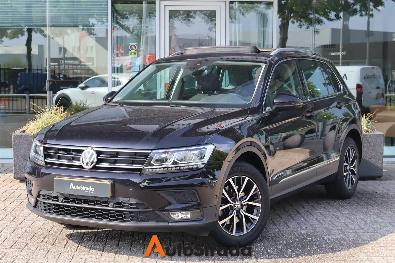 Volkswagen Tiguan 1.5 Comfortline TSI ACT 150pk DSG | Pano | Camera Zwart - 1