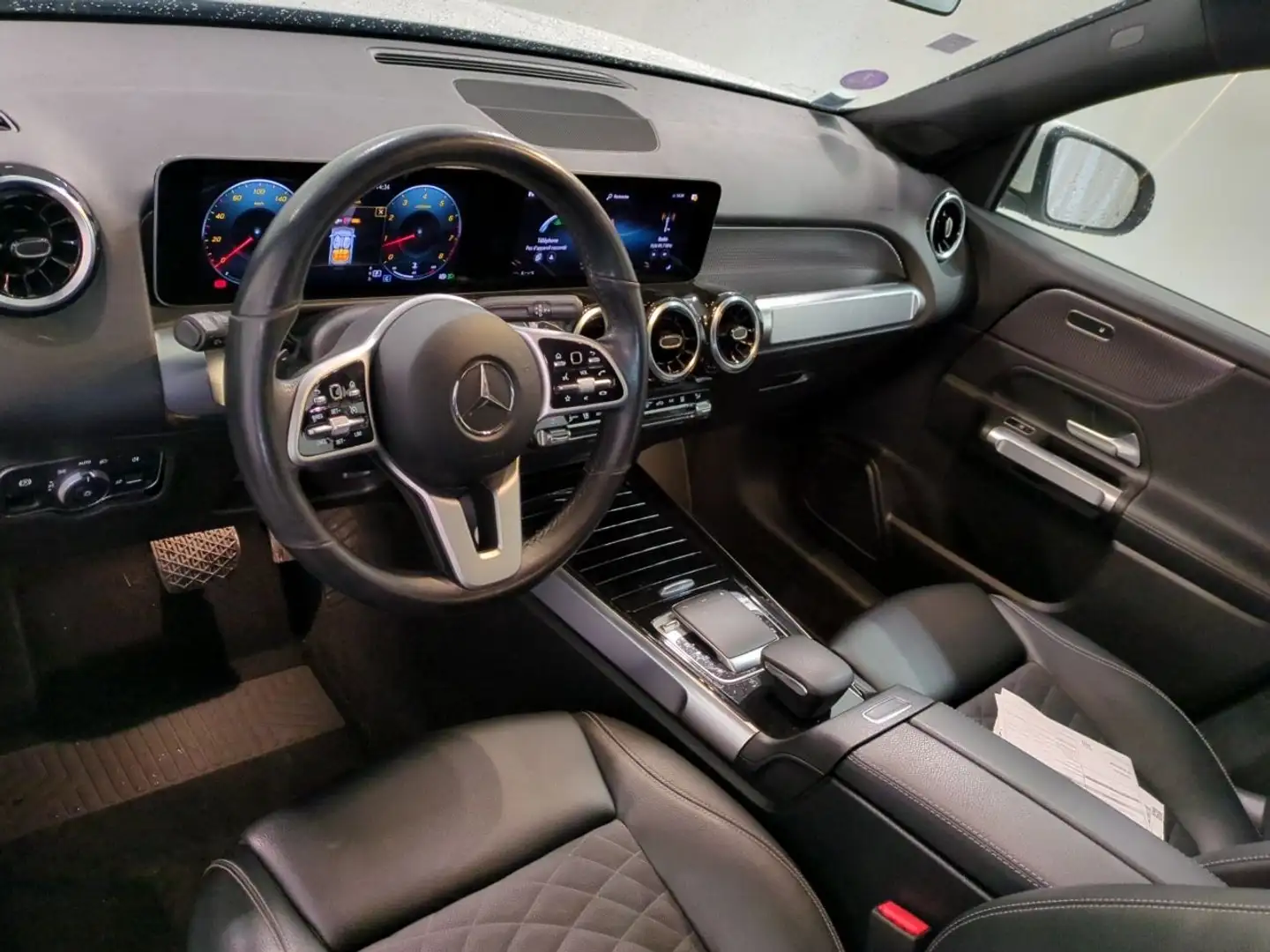 Mercedes-Benz GLB 250 8G-DCT 4Matic AMG Line - 2
