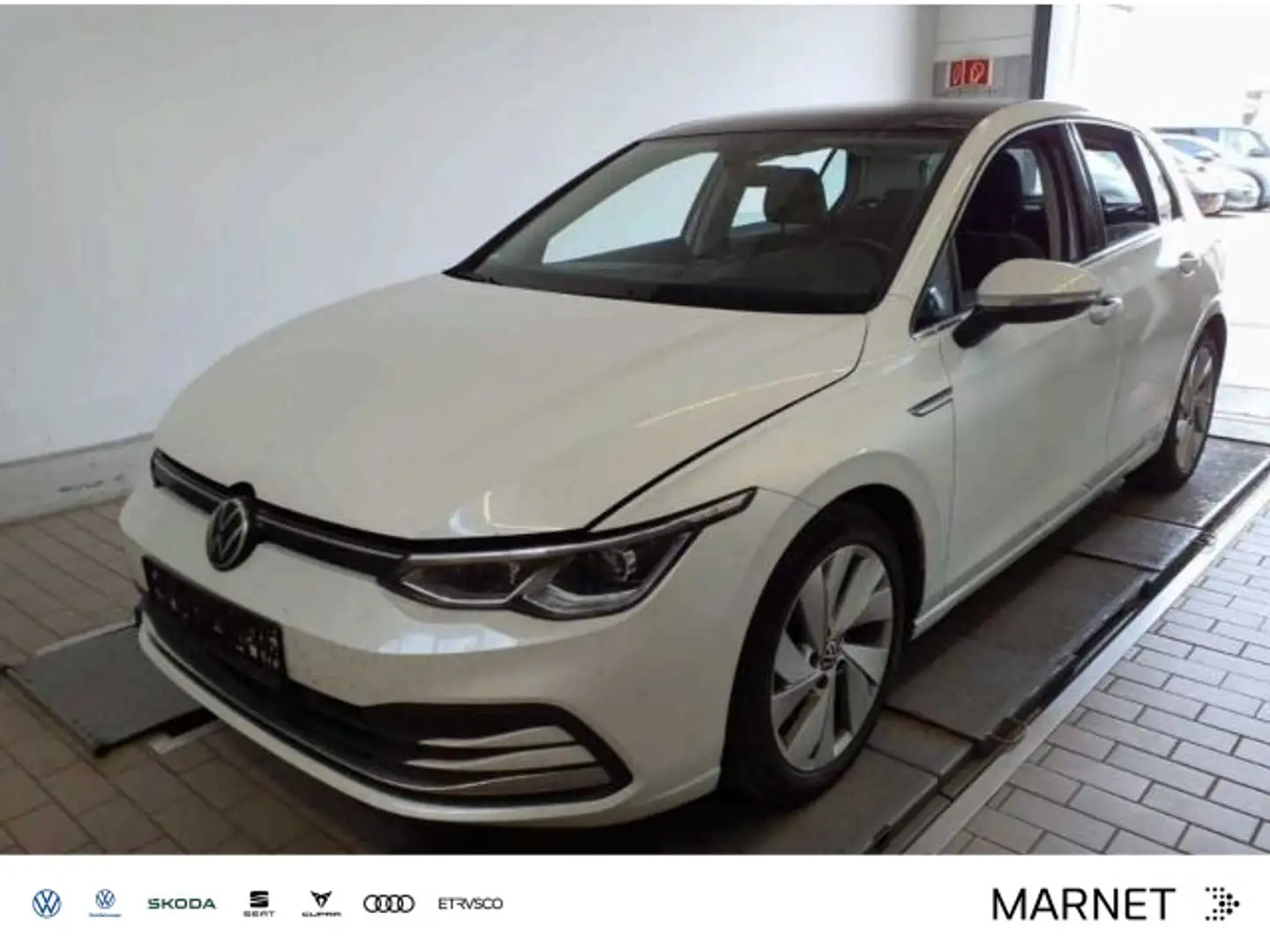 Volkswagen Golf VIII 1.5 eTSI Style DSG Navi*Pano*DCC*IQ-Li Blanc - 1