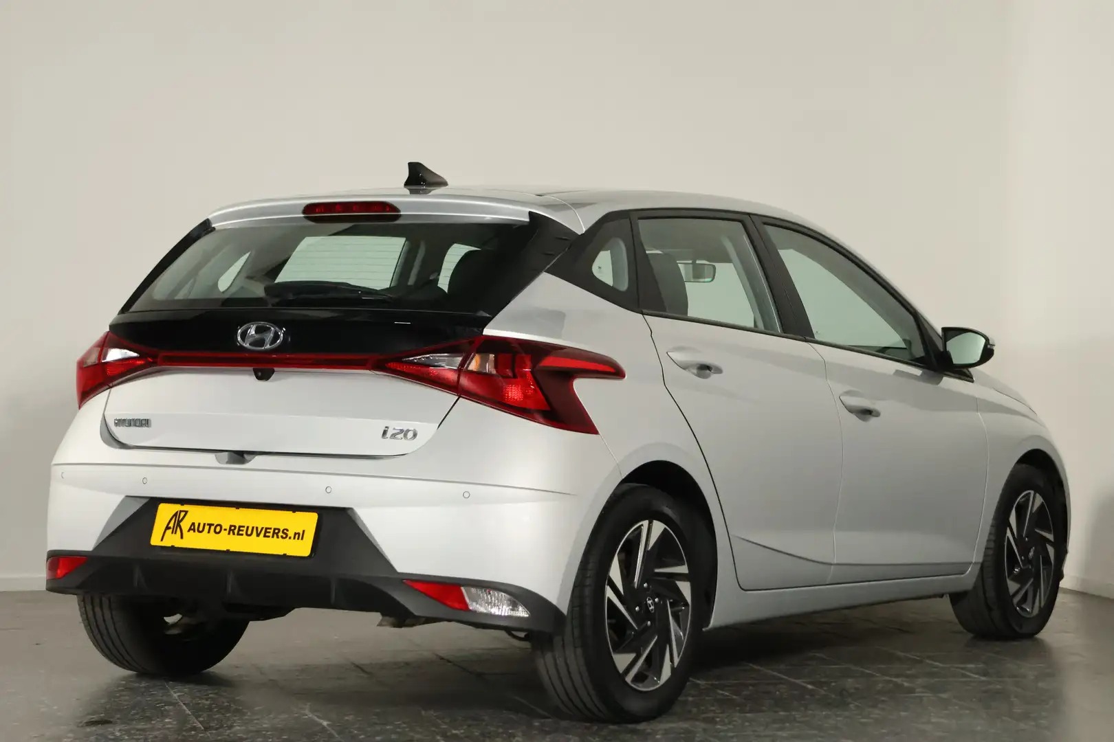 Hyundai i20 1.0 T-GDI Comfort / CarPlay / Camera / DAB / Airco Silber - 2