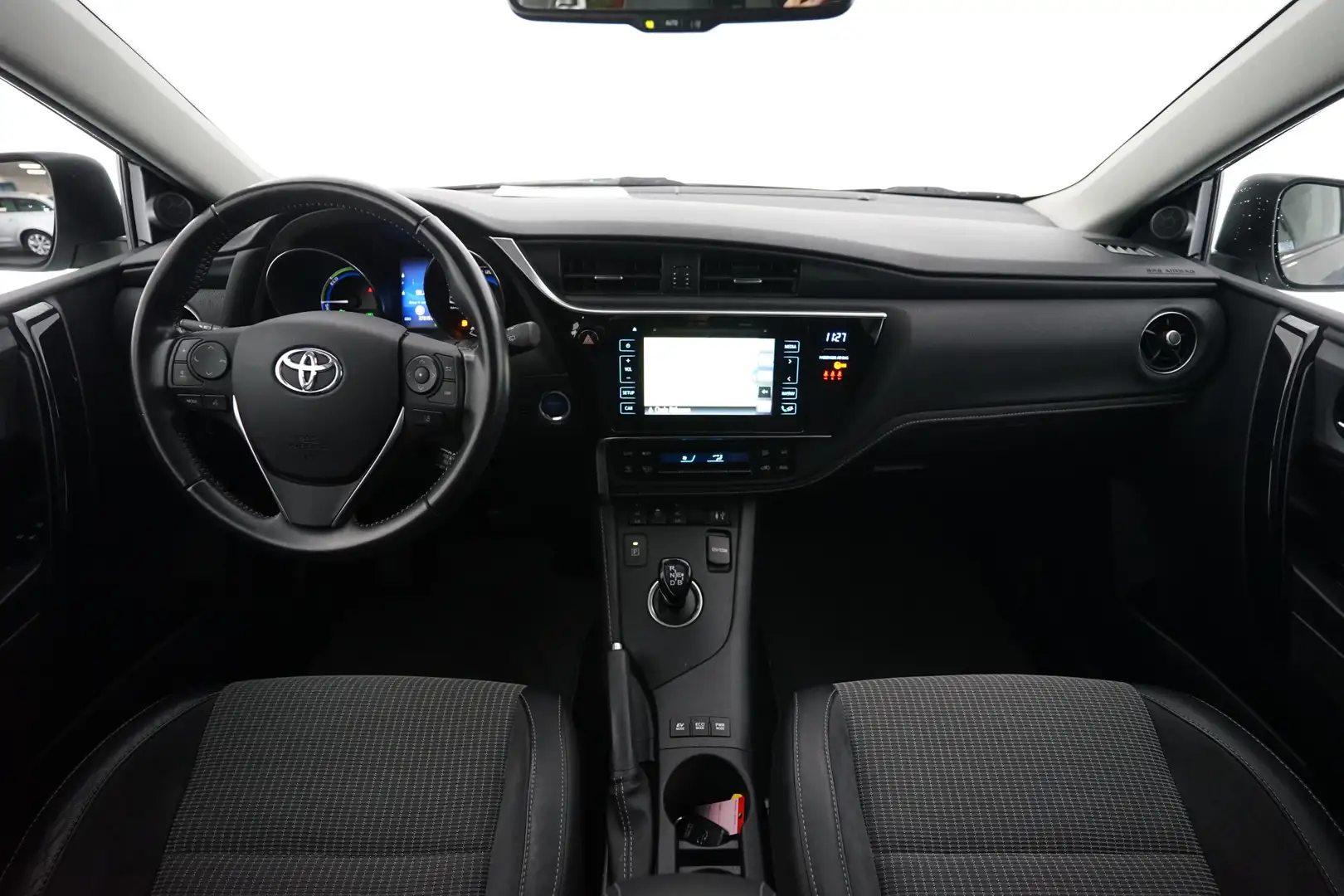 Toyota Auris Touring Sports 1.8 Hybrid Executive Grey - 2