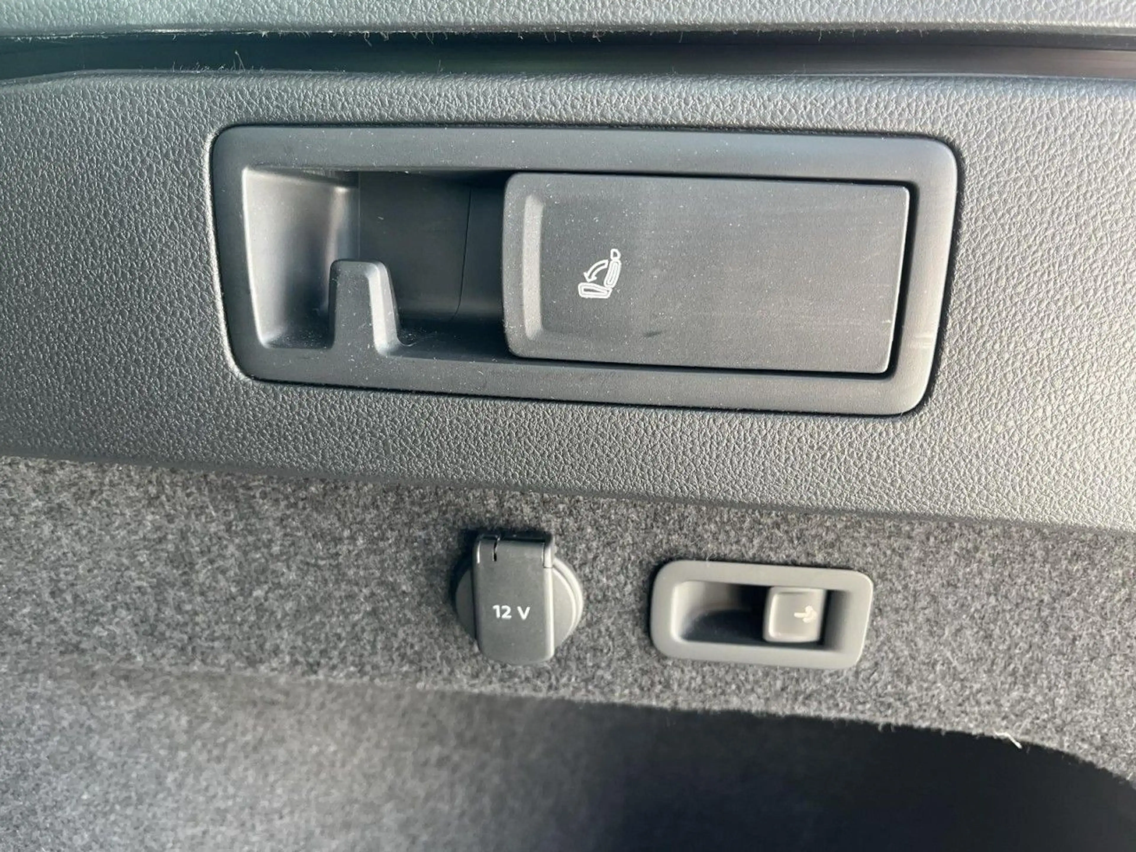 Volkswagen Passat Variant 2.0 TDI Business DSG (LED+APP+NAV — photo 8
