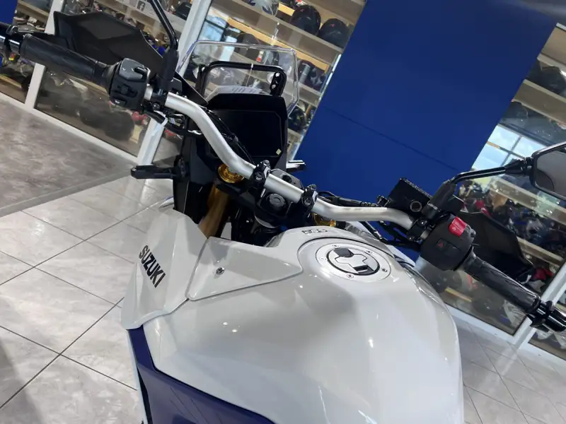 Suzuki V-Strom 800DE - foto 6