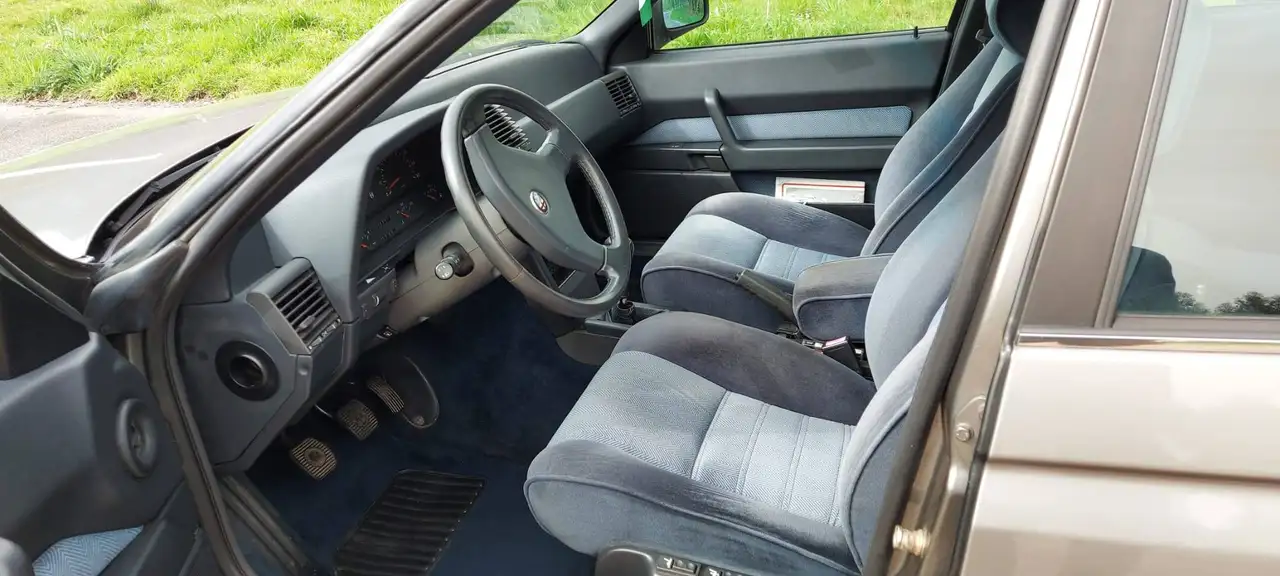 Alfa Romeo 164 3.0 V6, foto 6