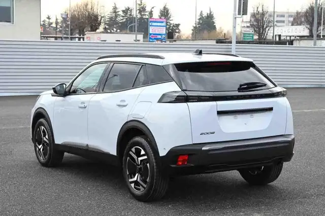 Peugeot 2008 view 4