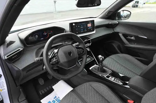 Peugeot 2008 view 8