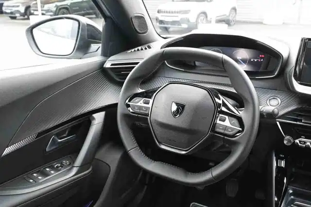 Peugeot 2008 view 12