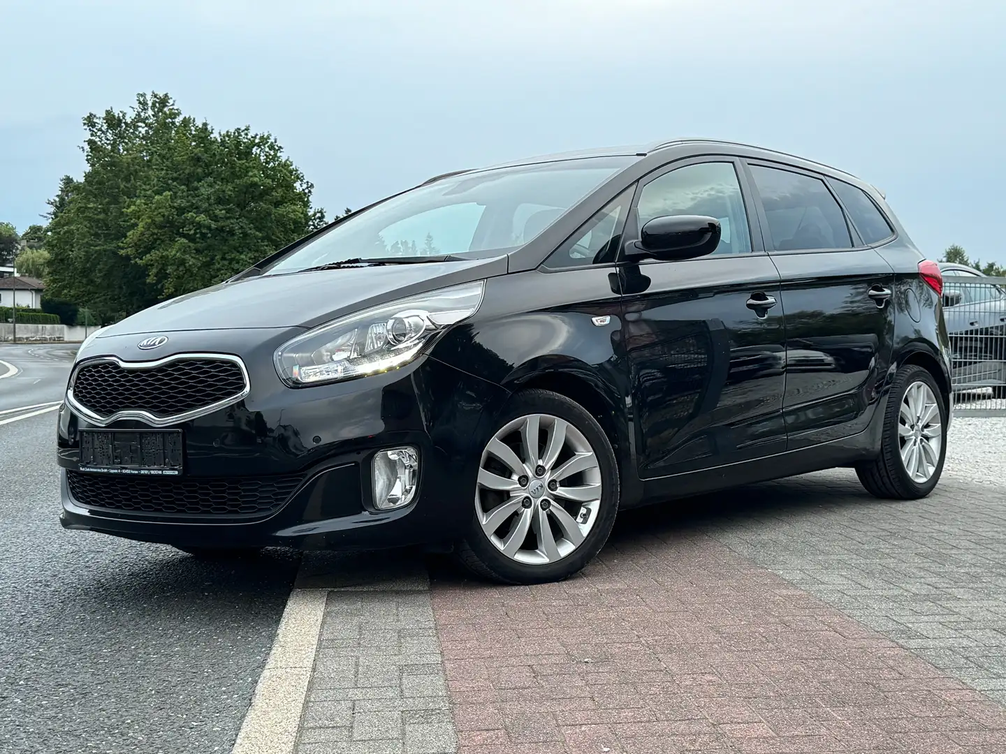 Kia Carens FIFA World Cup Edition 7 Sitzer Navi Rkam TopZust Schwarz - 1
