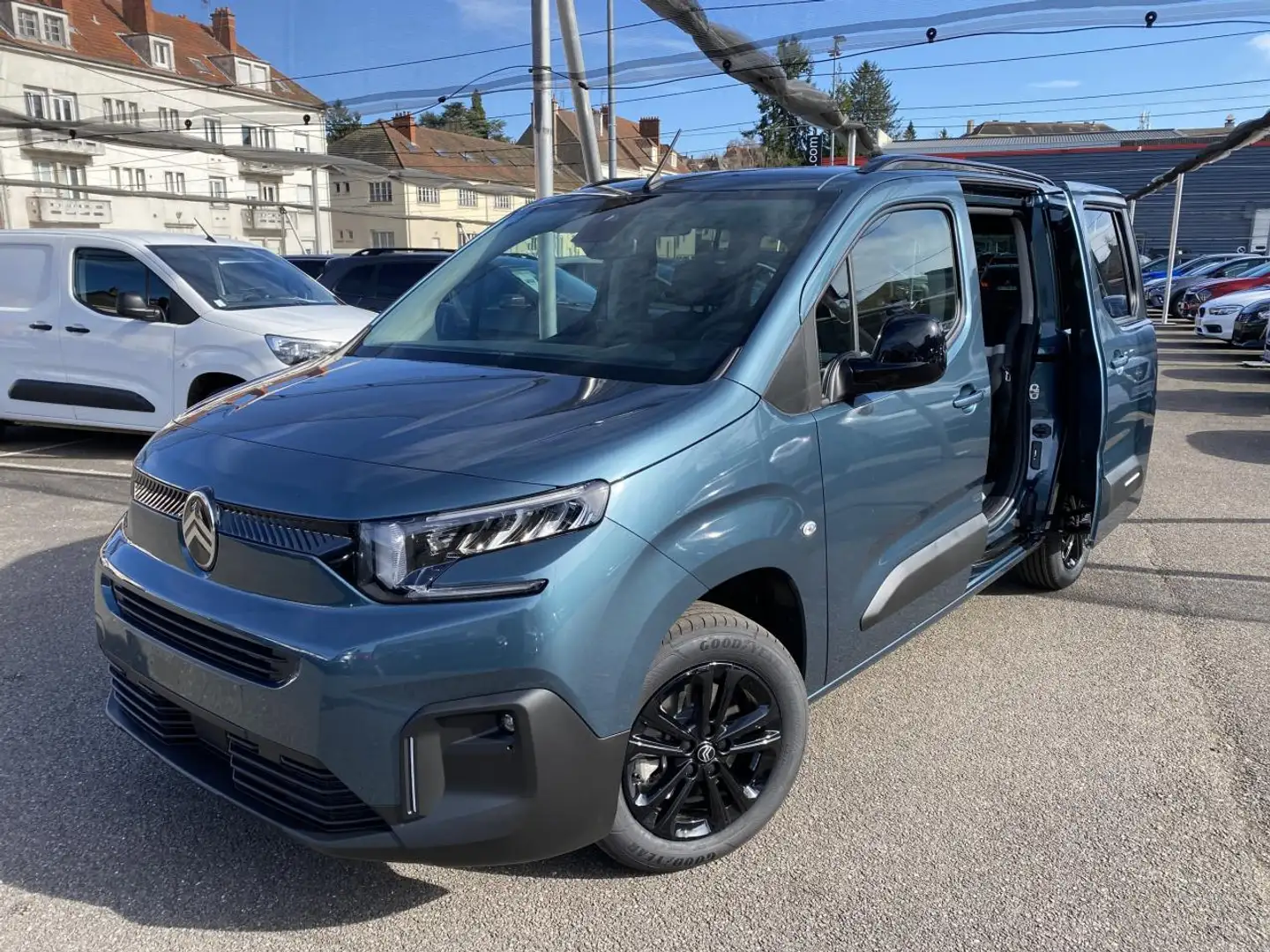 Citroen Berlingo III (2) 1.5 BlueHDi S\u0026S 130 EAT8 M PLUS N1 SA Bleu - 2