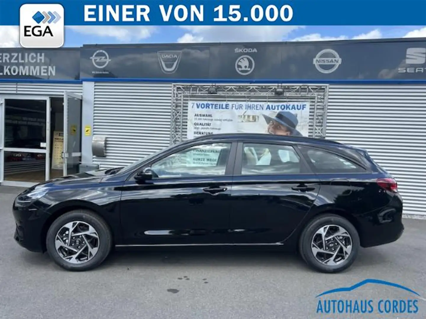 Hyundai i30 KOMBI 1.5 DPI SONDERMODELL GO NAVI*SHZG*LED*PDC*R- Schwarz - 2