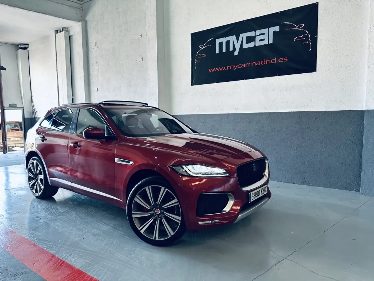Jaguar F-Pace 3.0 V6 S/C S Aut. AWD 380 Rood - 1