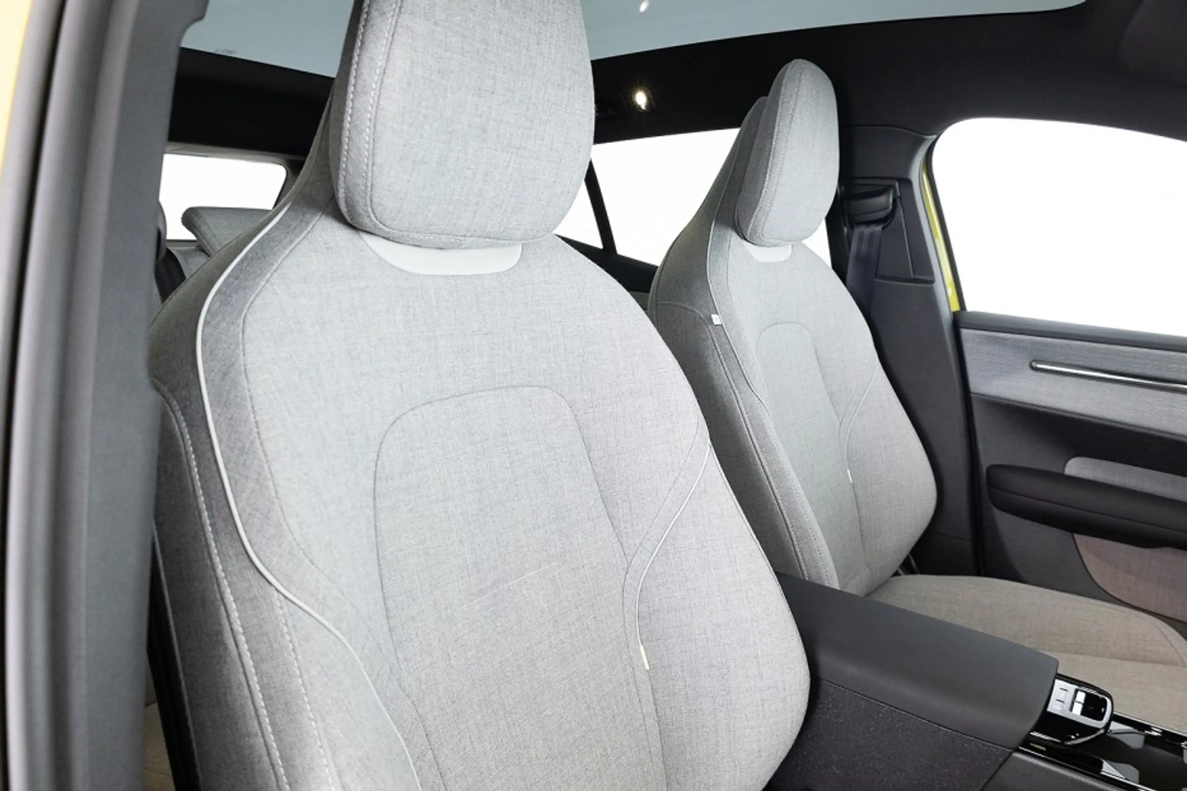 Volvo EX30 Single Motor Extended Range 69 kWh Ultra | PANORAM — photo 26