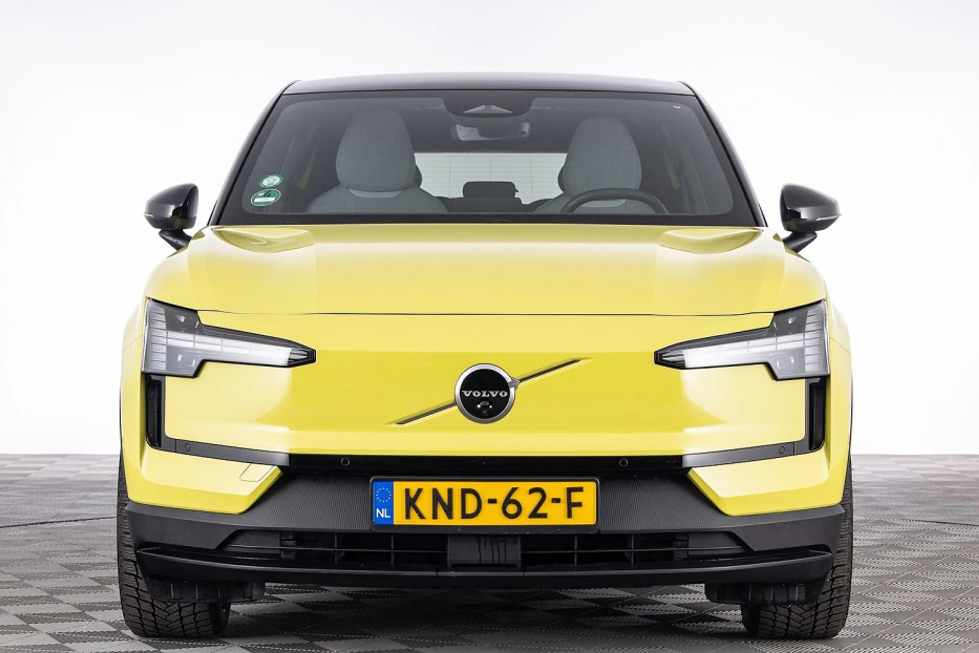Volvo EX30 Single Motor Extended Range 69 kWh Ultra | PANORAM — photo 35