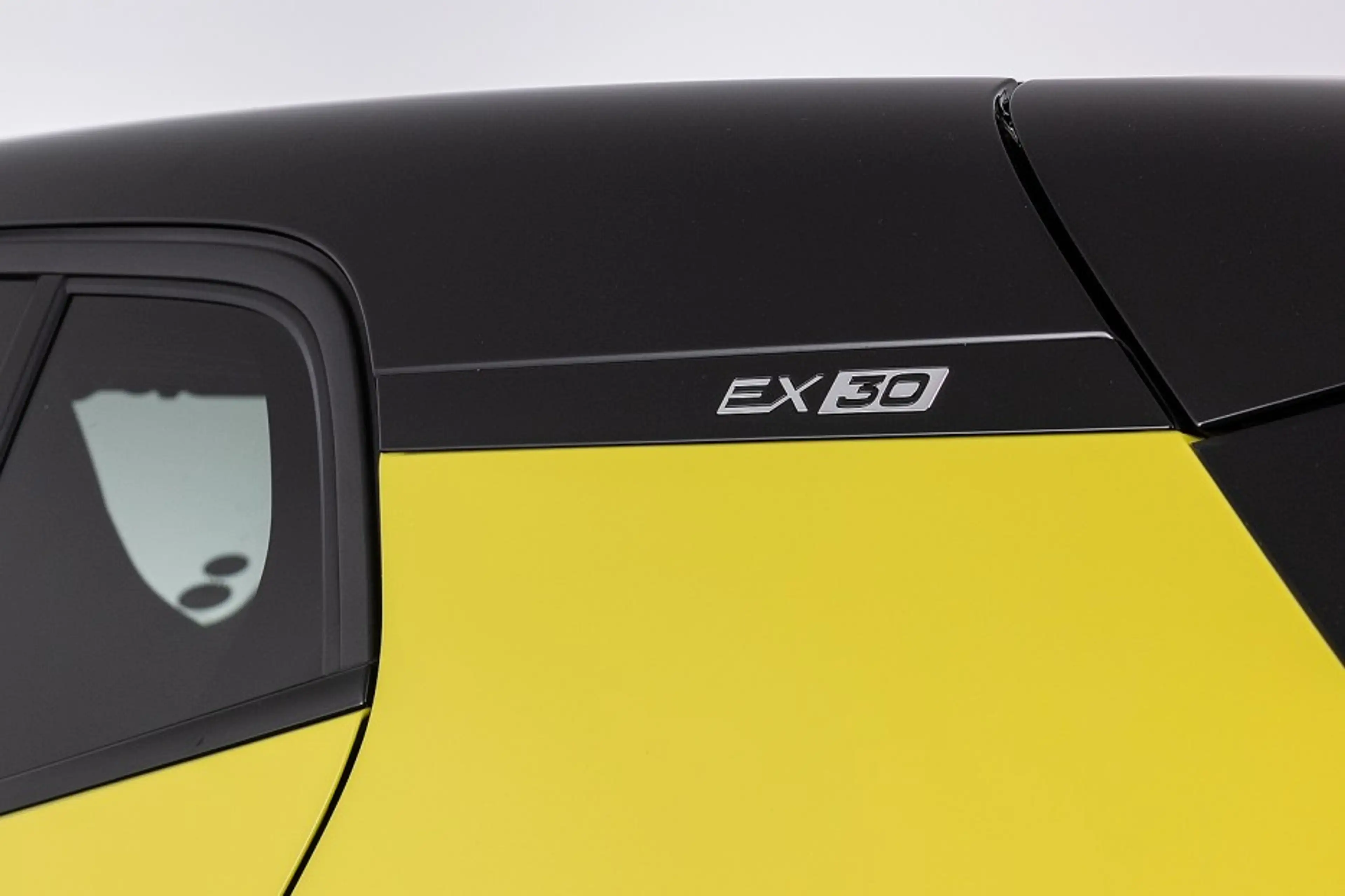 Volvo EX30 Single Motor Extended Range 69 kWh Ultra | PANORAM — photo 28