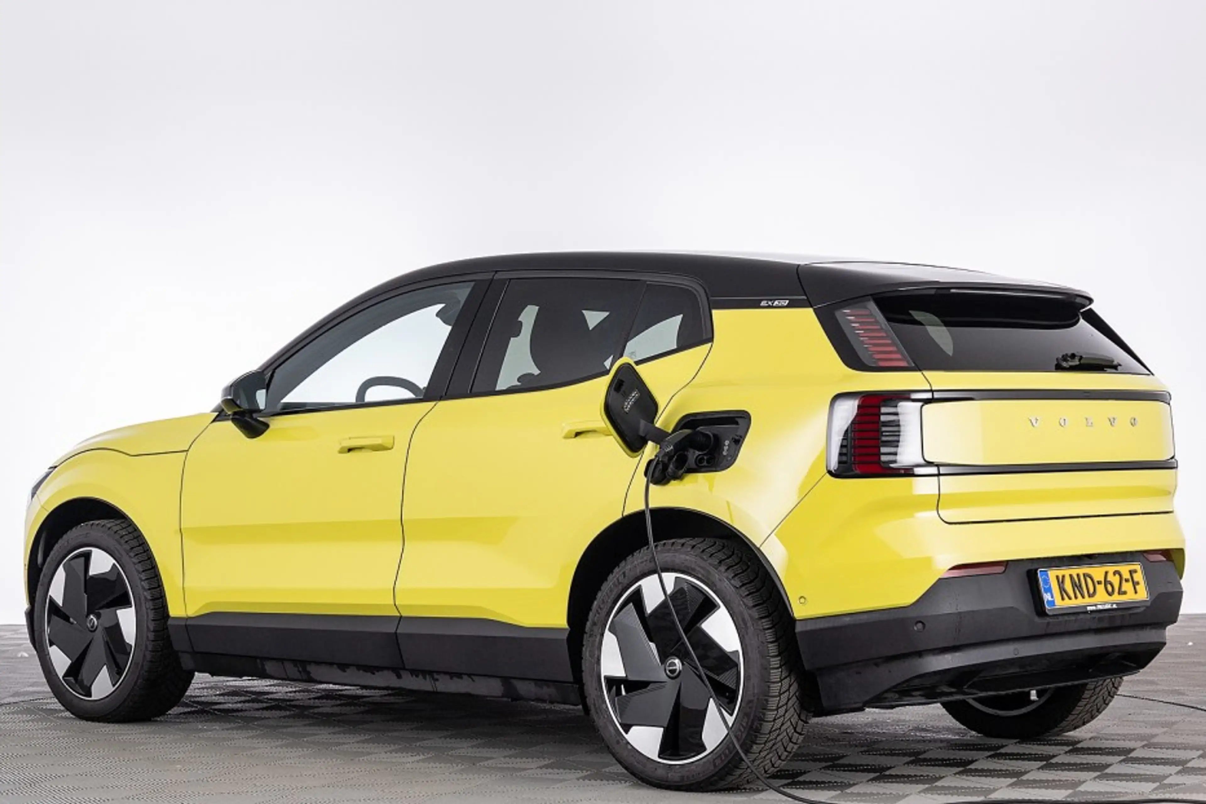 Volvo EX30 Single Motor Extended Range 69 kWh Ultra | PANORAM — photo 2
