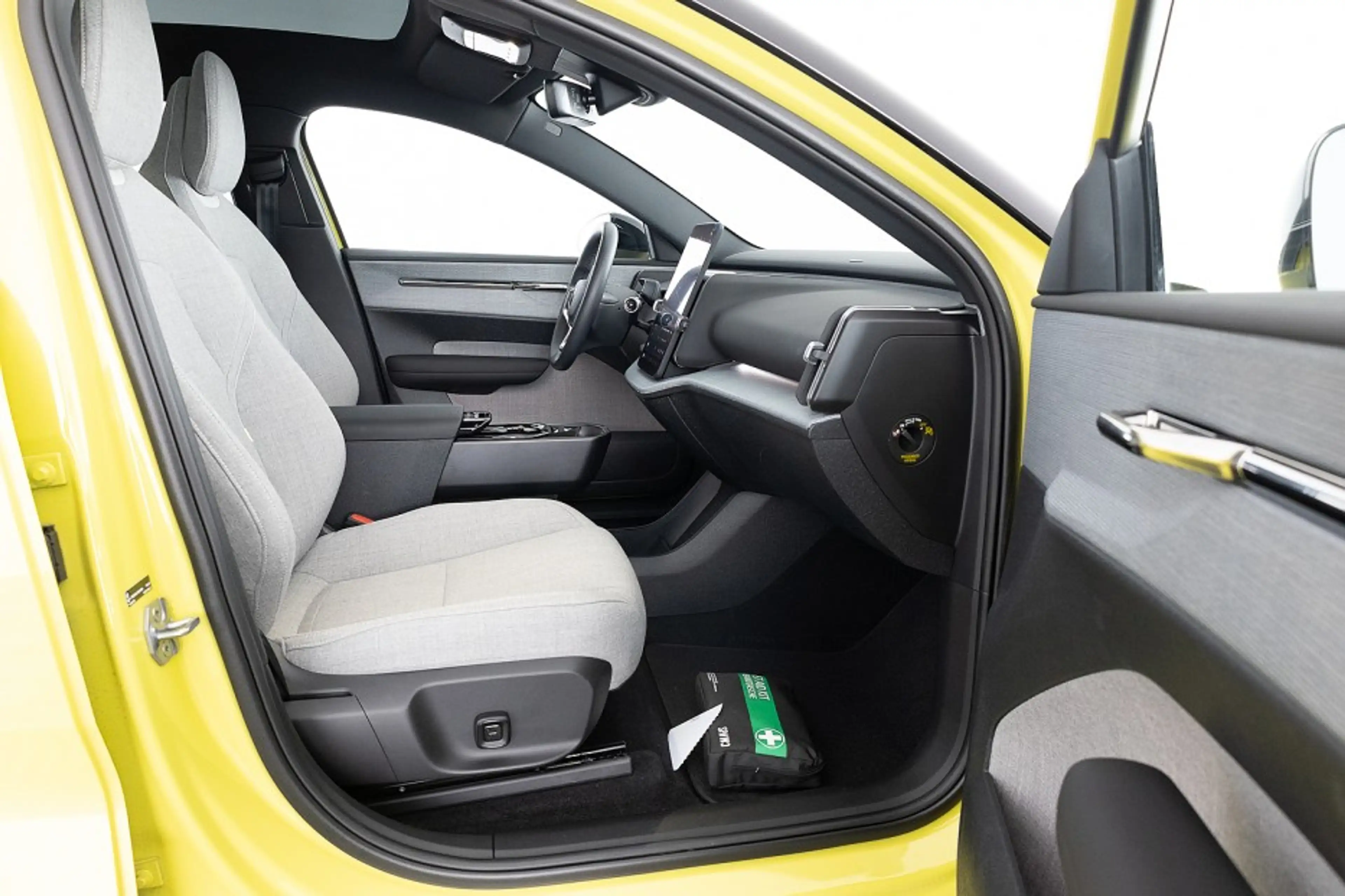 Volvo EX30 Single Motor Extended Range 69 kWh Ultra | PANORAM — photo 24