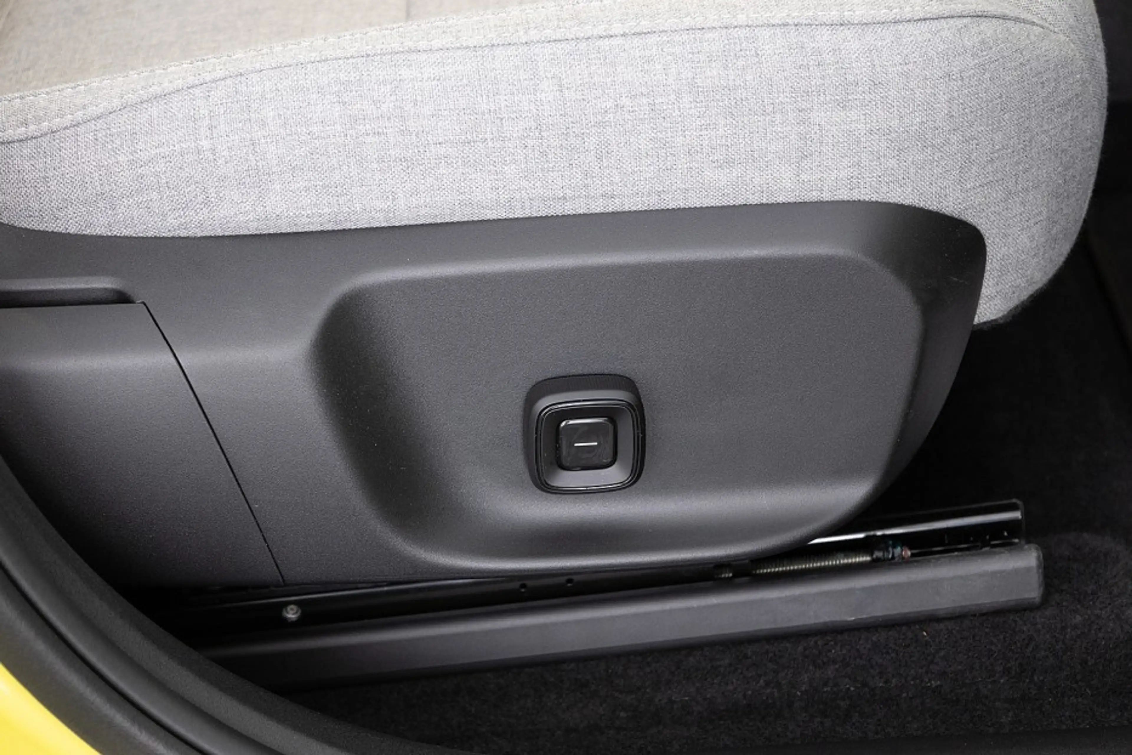 Volvo EX30 Single Motor Extended Range 69 kWh Ultra | PANORAM — photo 23