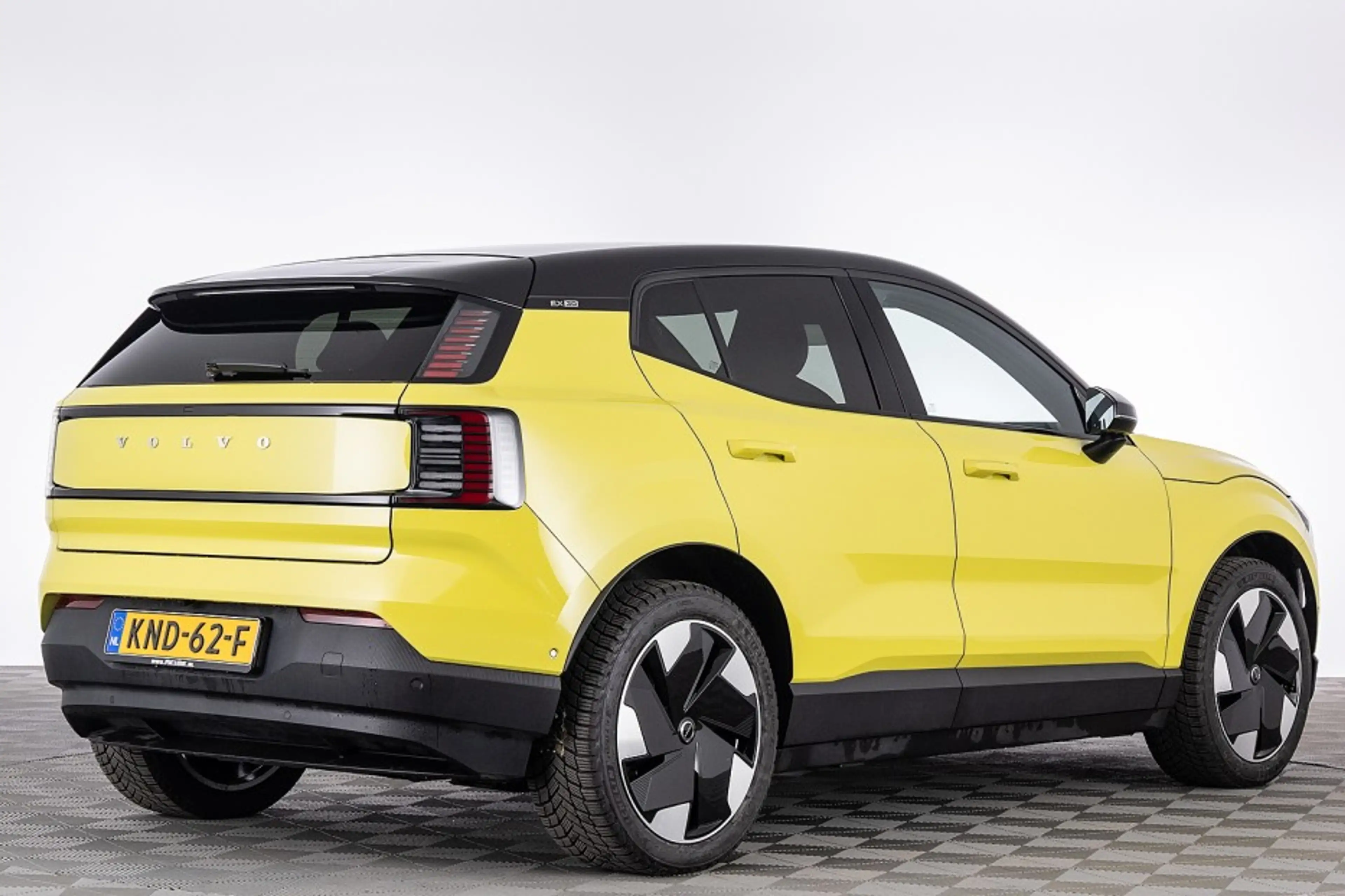 Volvo EX30 Single Motor Extended Range 69 kWh Ultra | PANORAM — photo 37