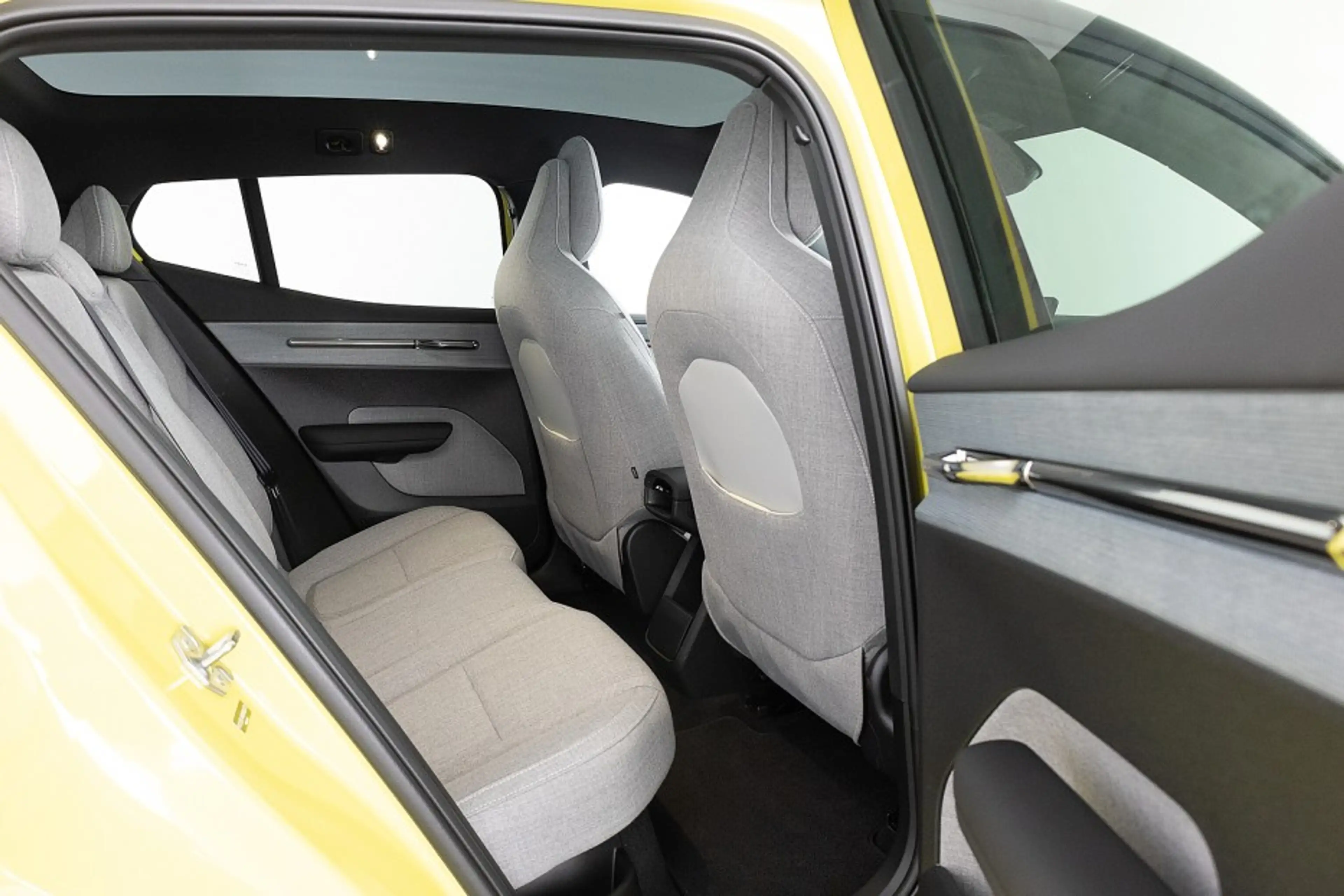 Volvo EX30 Single Motor Extended Range 69 kWh Ultra | PANORAM — photo 22
