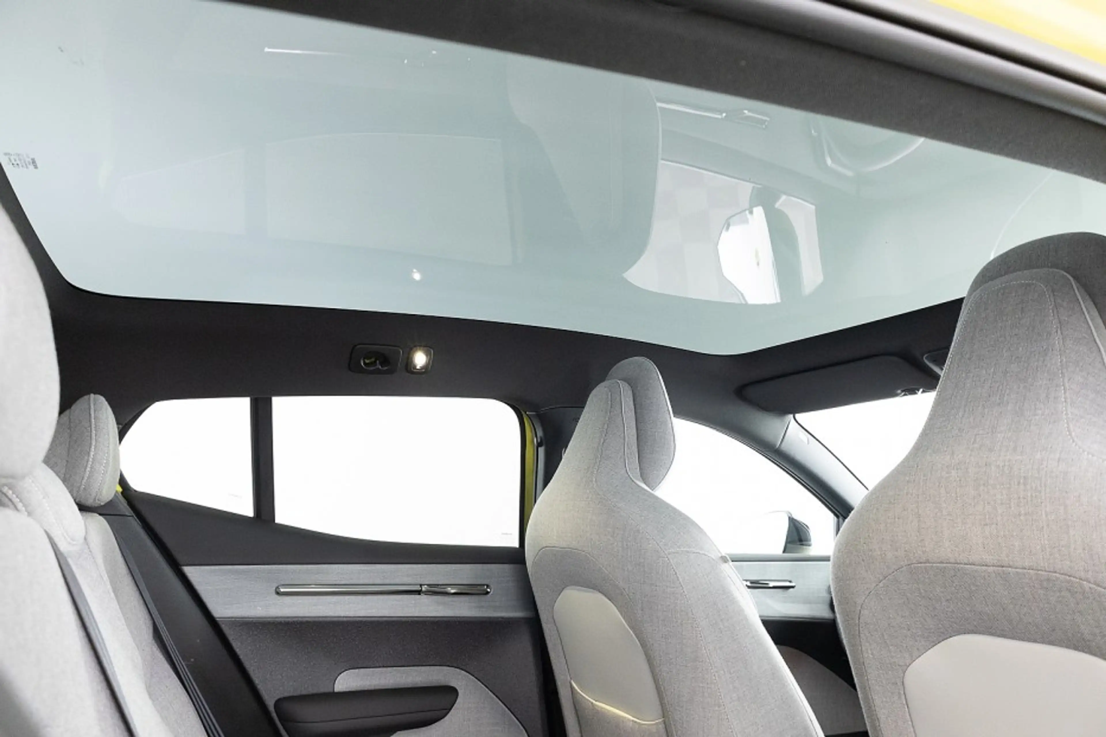 Volvo EX30 Single Motor Extended Range 69 kWh Ultra | PANORAM — photo 6
