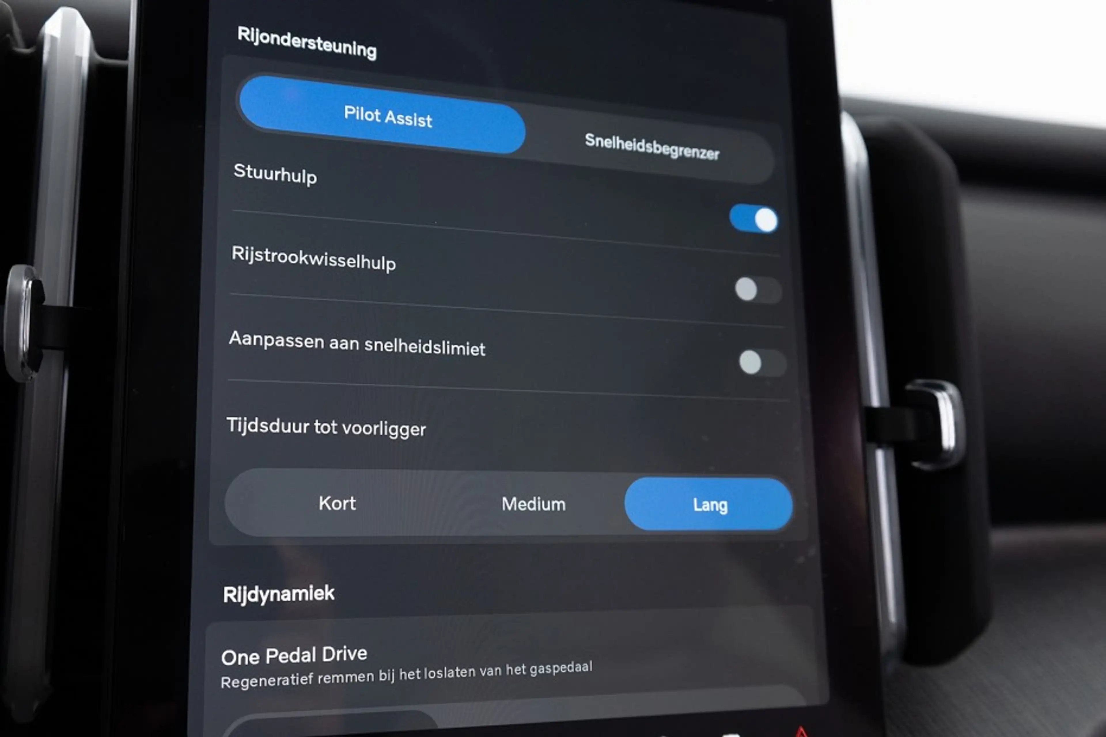 Volvo EX30 Single Motor Extended Range 69 kWh Ultra | PANORAM — photo 12