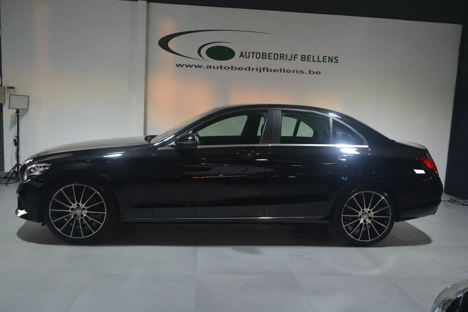 Mercedes-Benz C 180 d Business Solution LEDER / NAVI + CAM / 19" AMG Nero - 1