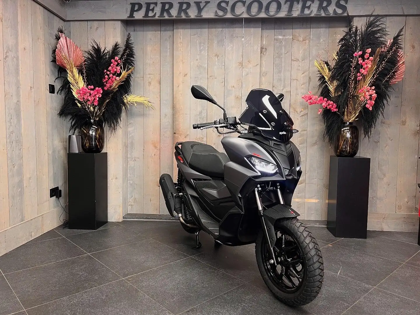 Aprilia SR GT 200 Scooter 2025 Euro5+ Sport | 4 jaar fabrieksgaranti Grijs - 1