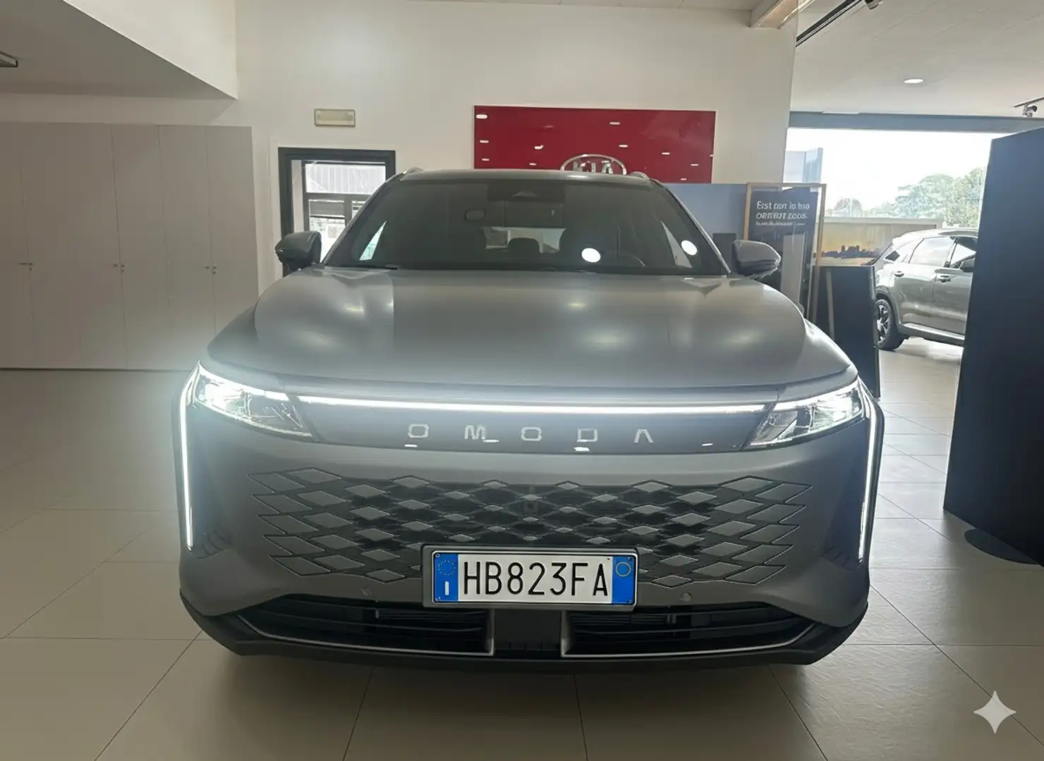 Omoda 9 1.5 TGDI Super Hybrid System i-AWD Grau - 2