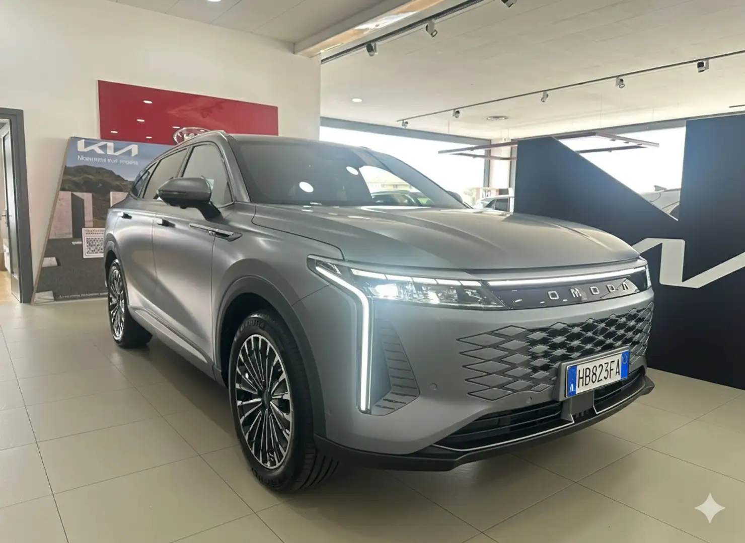 Omoda 9 1.5 TGDI Super Hybrid System i-AWD Grau - 1