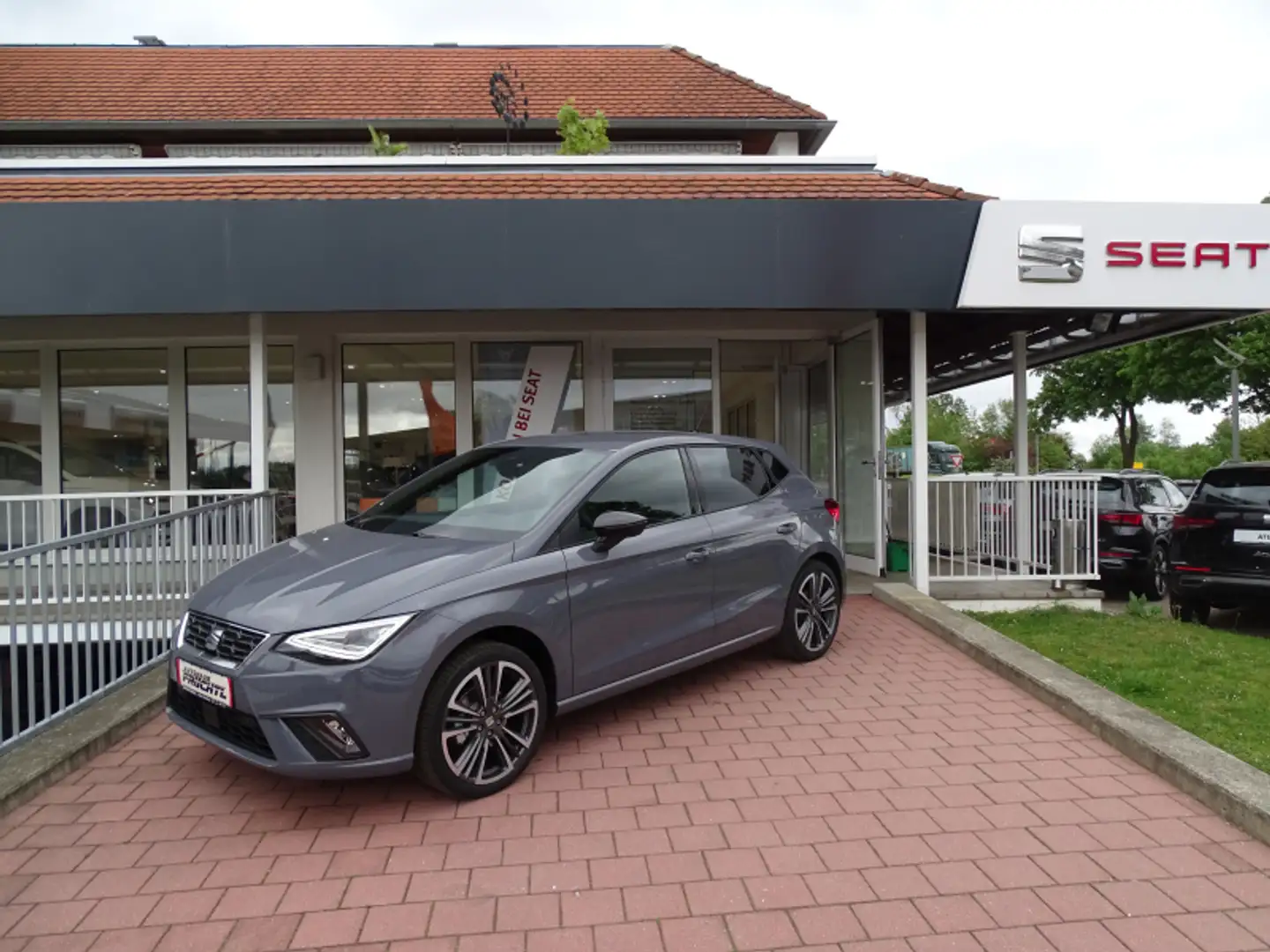 SEAT Ibiza Ibiza 1.0 TSI FR Anniversary Edition 115PS Navi Si Gris - 1
