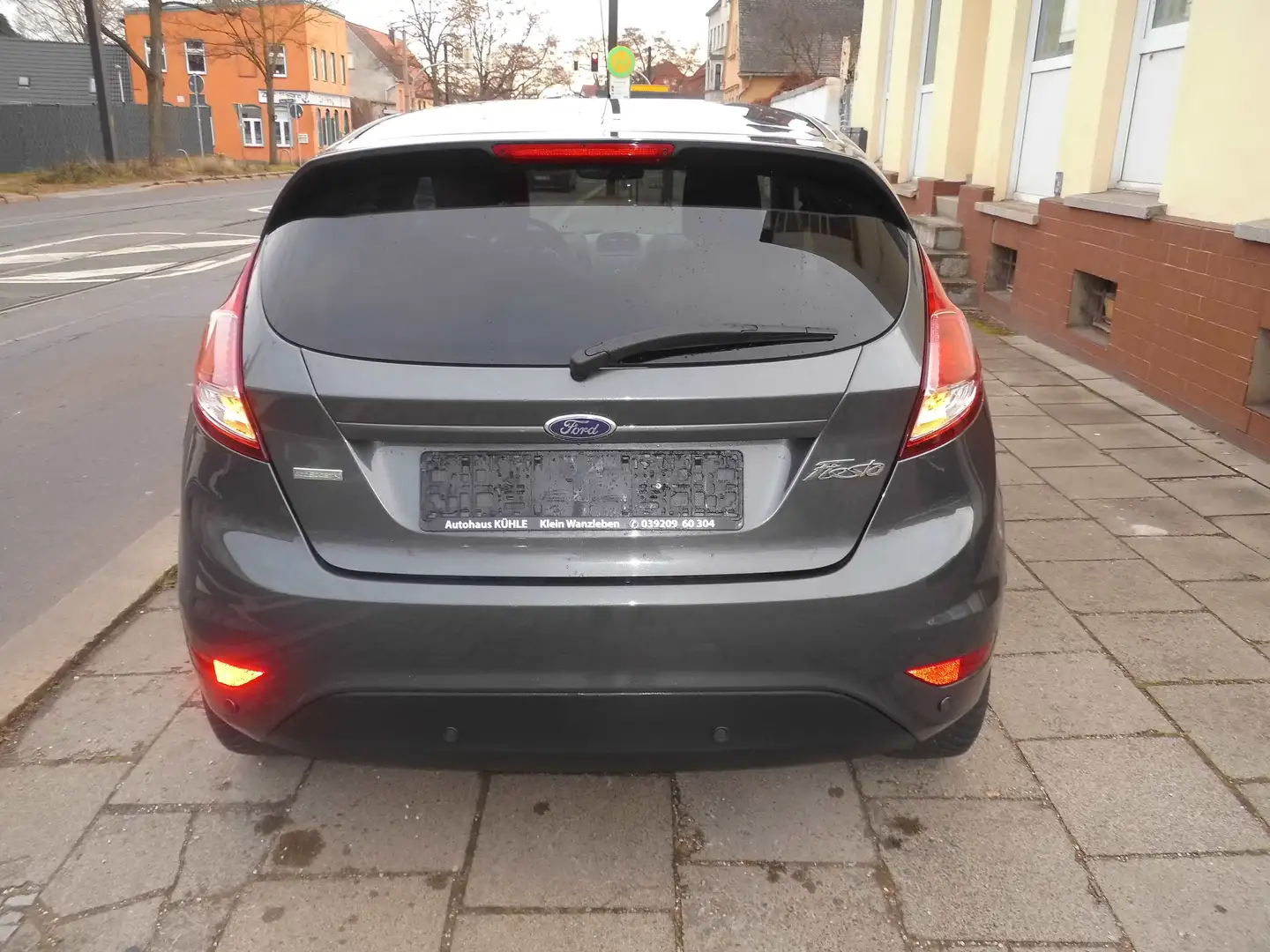 Ford Fiesta Celebration Gris - 2