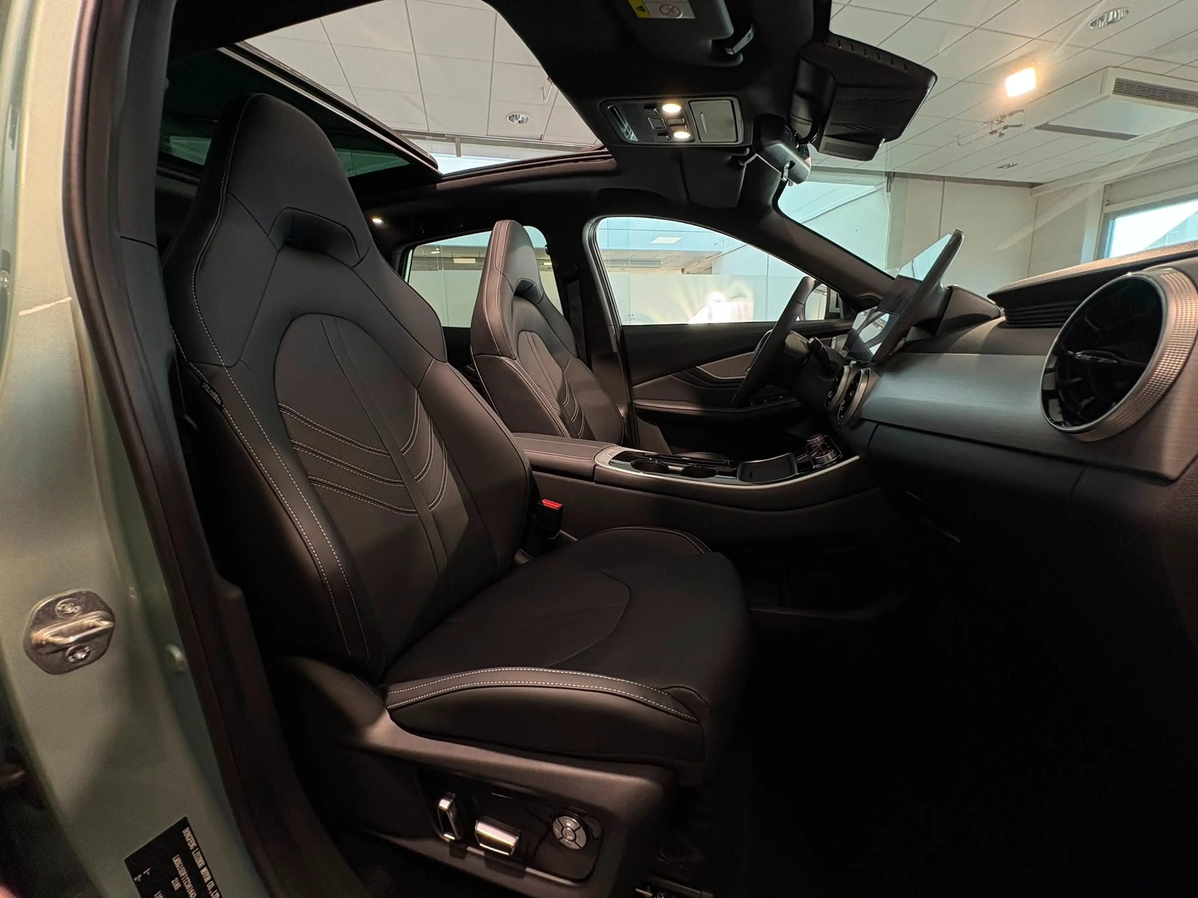 Forthing T5 Evo Friday REEV — photo 7