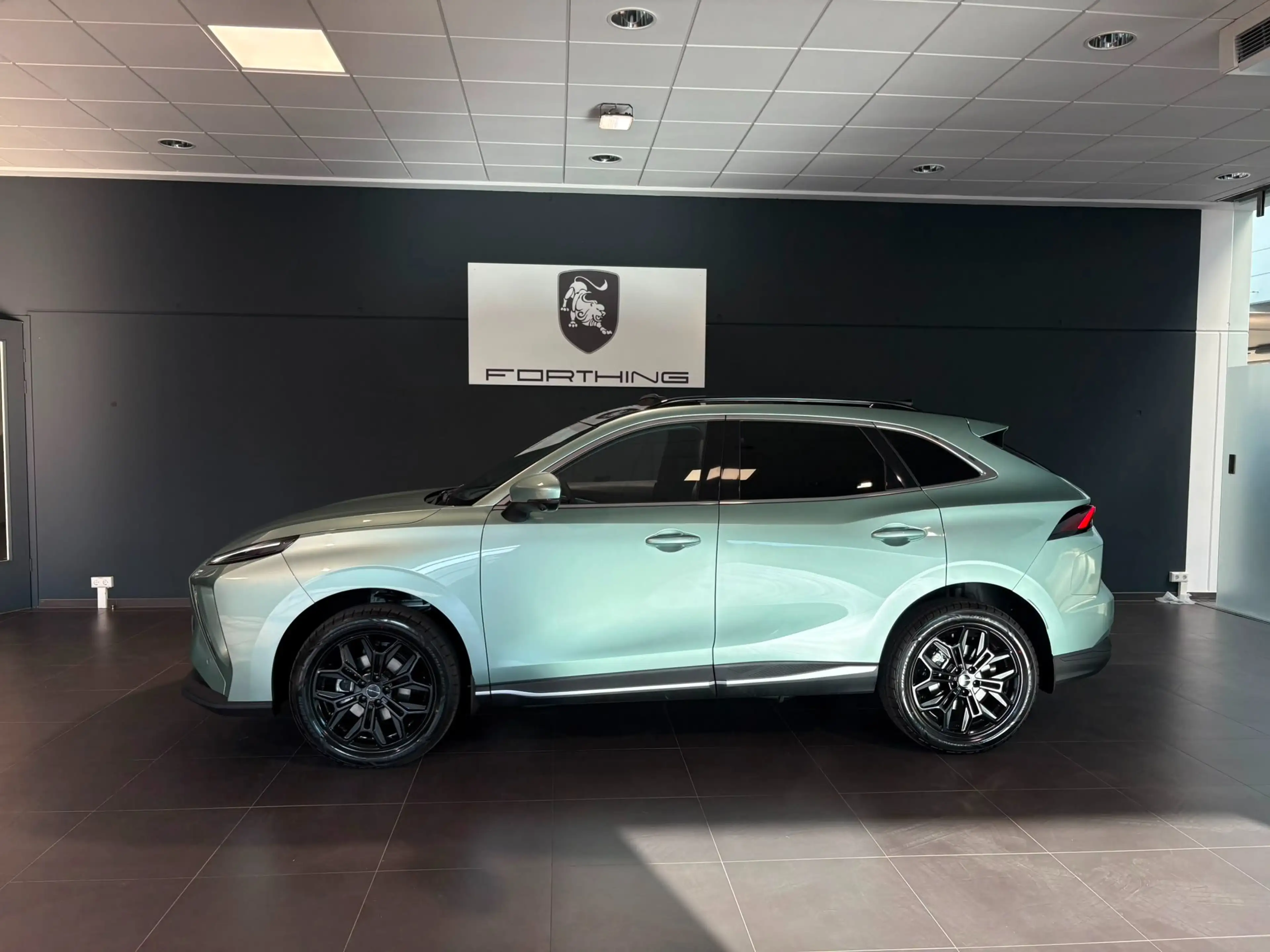 Forthing T5 Evo Friday REEV — photo 3