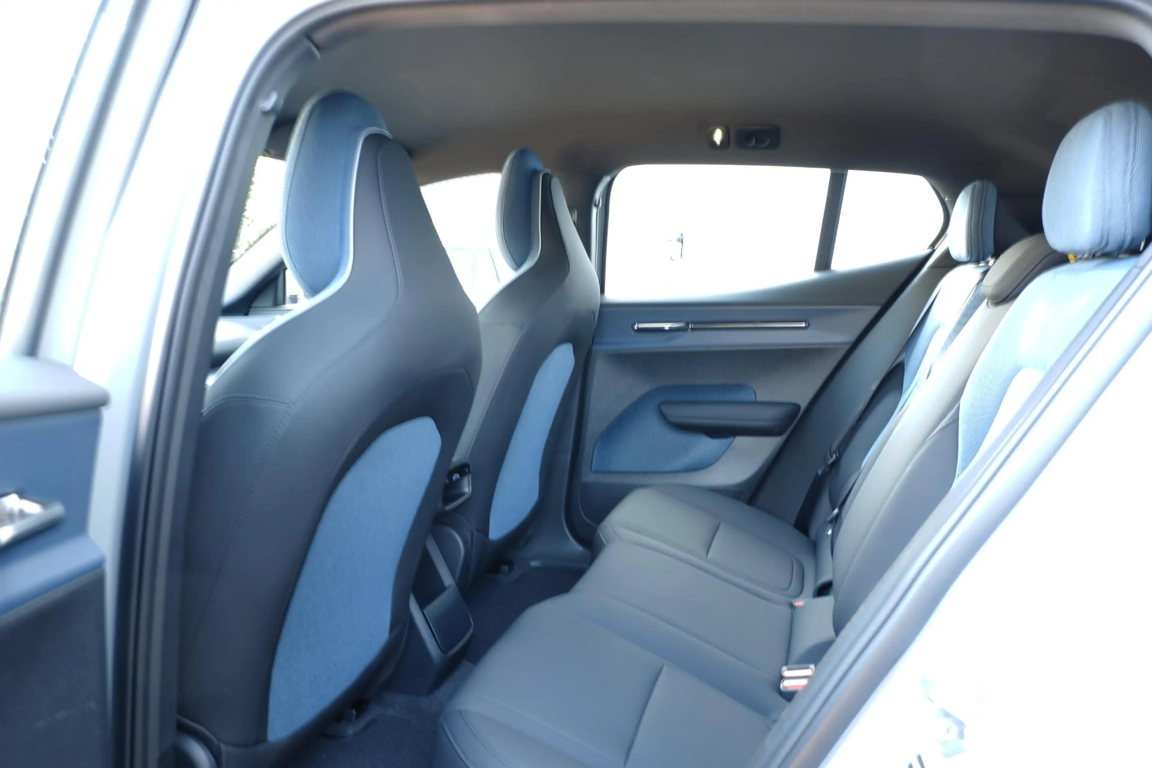 Volvo EX30 Single Motor Extended Range Plus 69 kWh | Verwarmb — photo 7