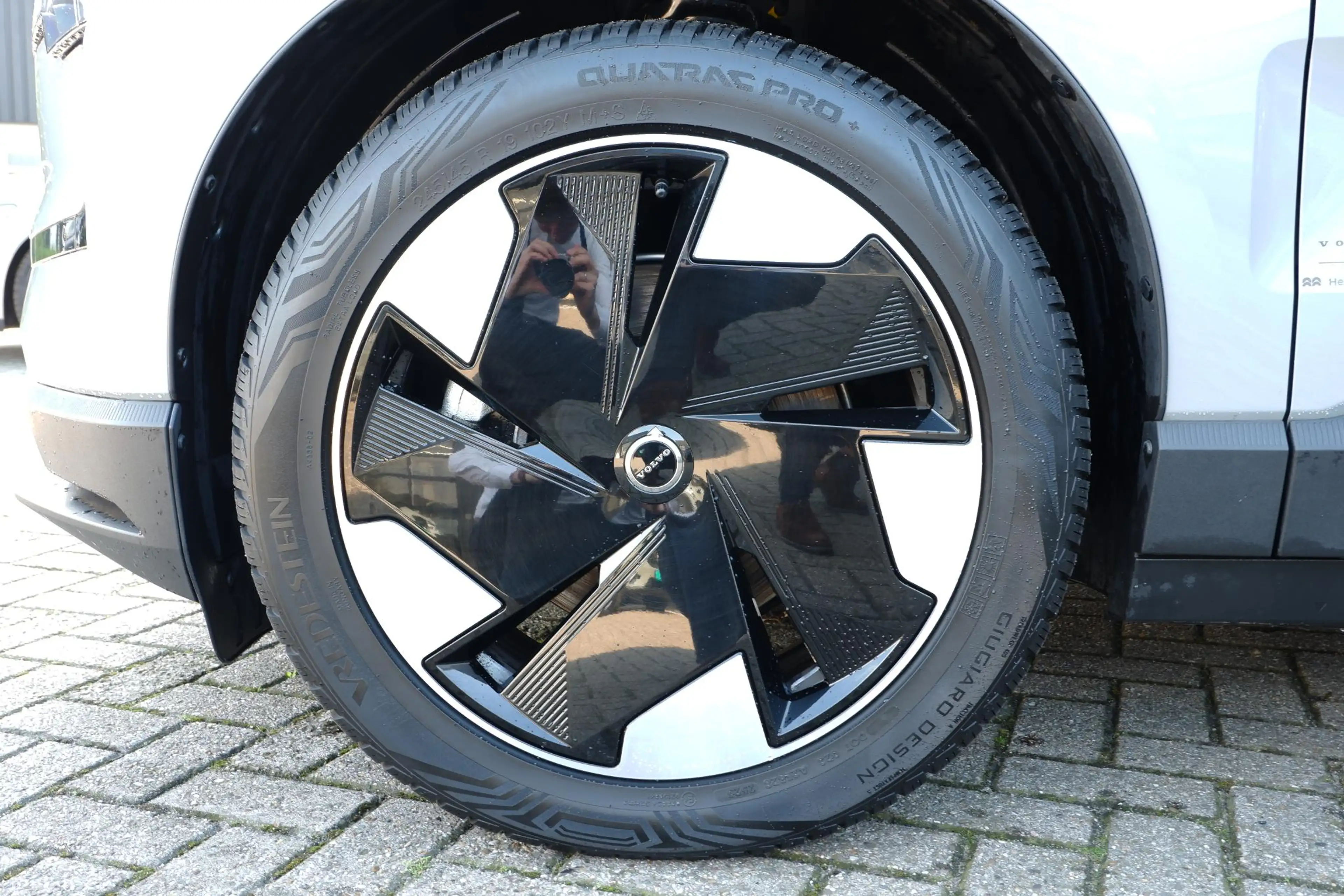 Volvo EX30 Single Motor Extended Range Plus 69 kWh | Verwarmb — photo 8