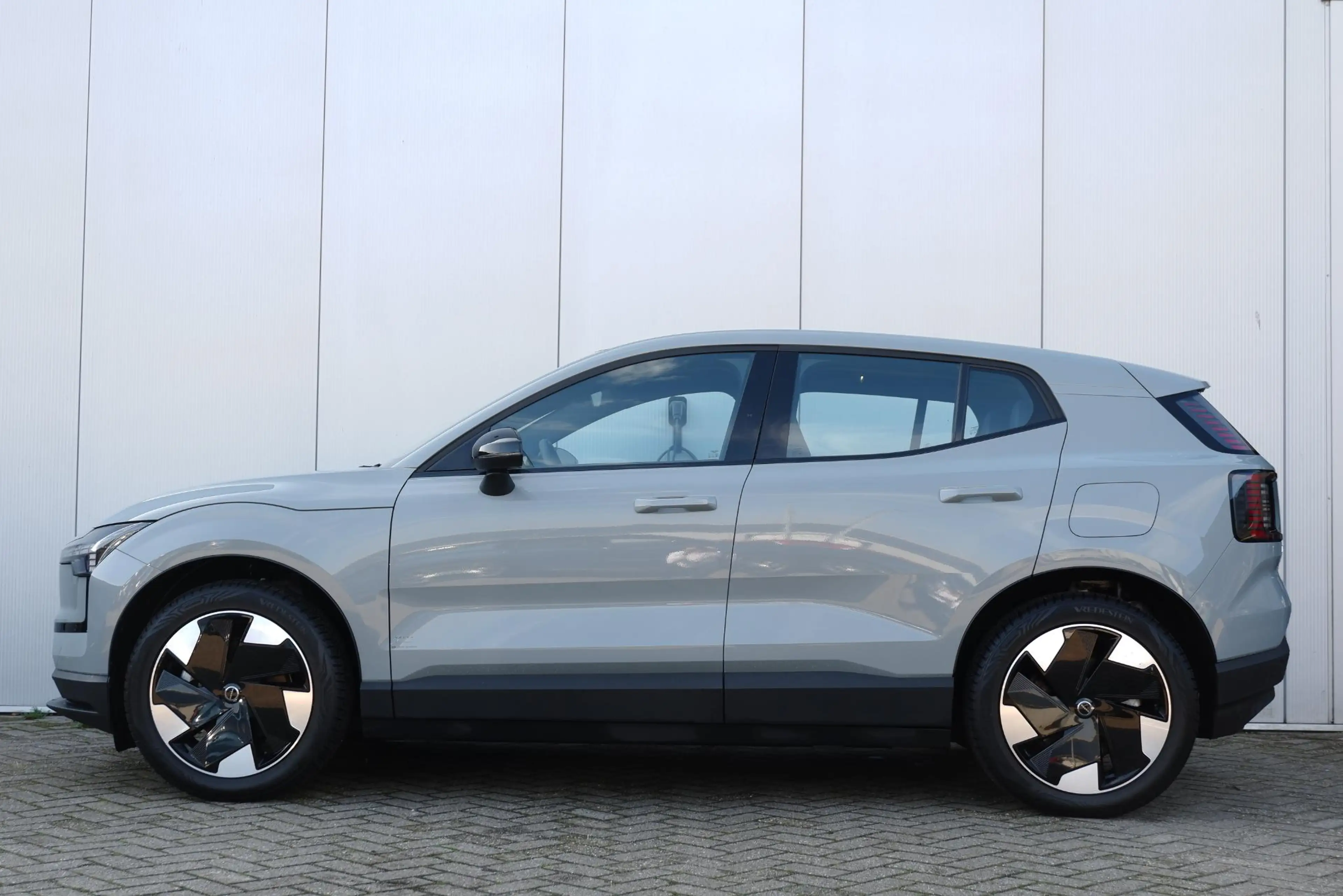 Volvo EX30 Single Motor Extended Range Plus 69 kWh | Verwarmb — photo 9