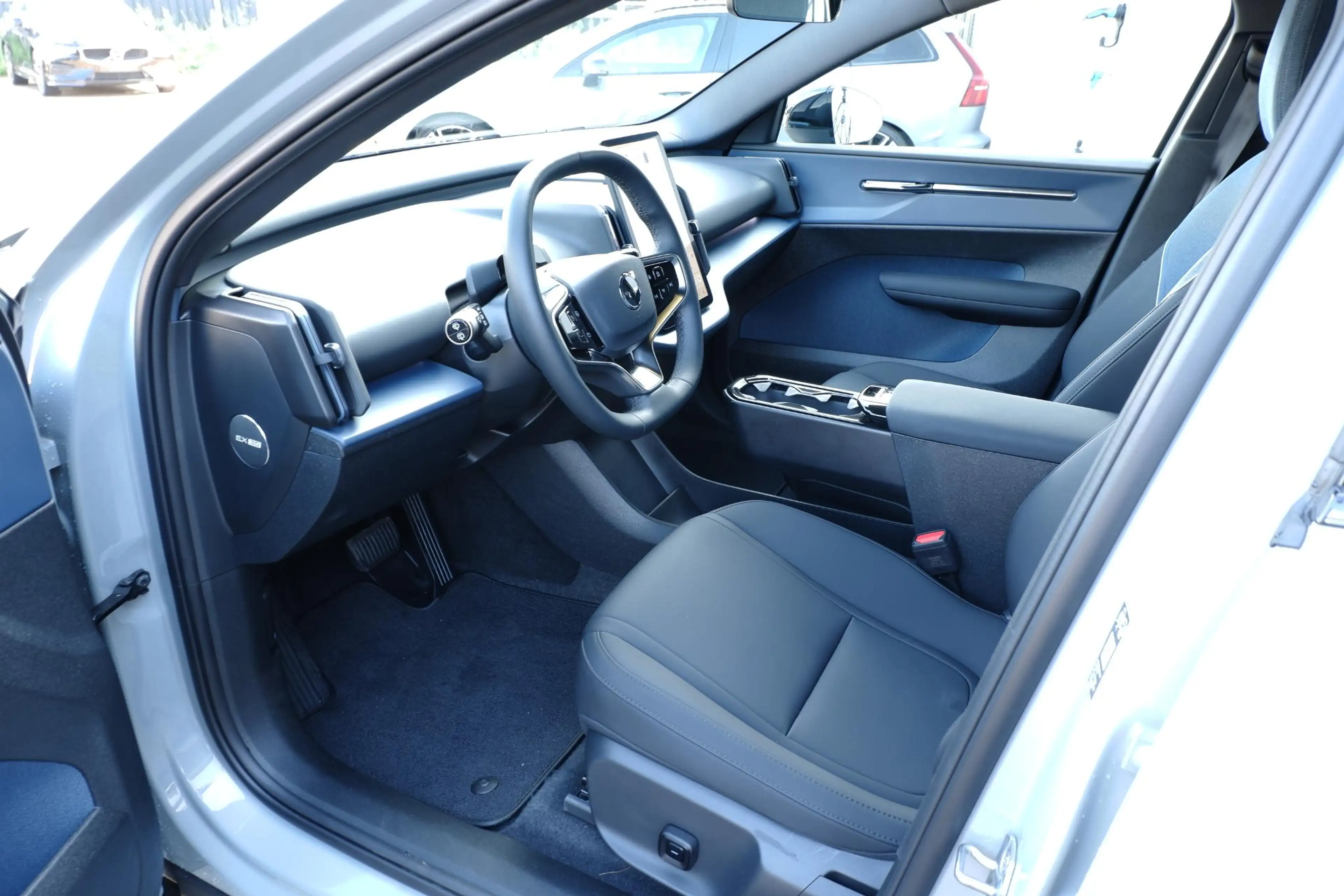 Volvo EX30 Single Motor Extended Range Plus 69 kWh | Verwarmb — photo 3