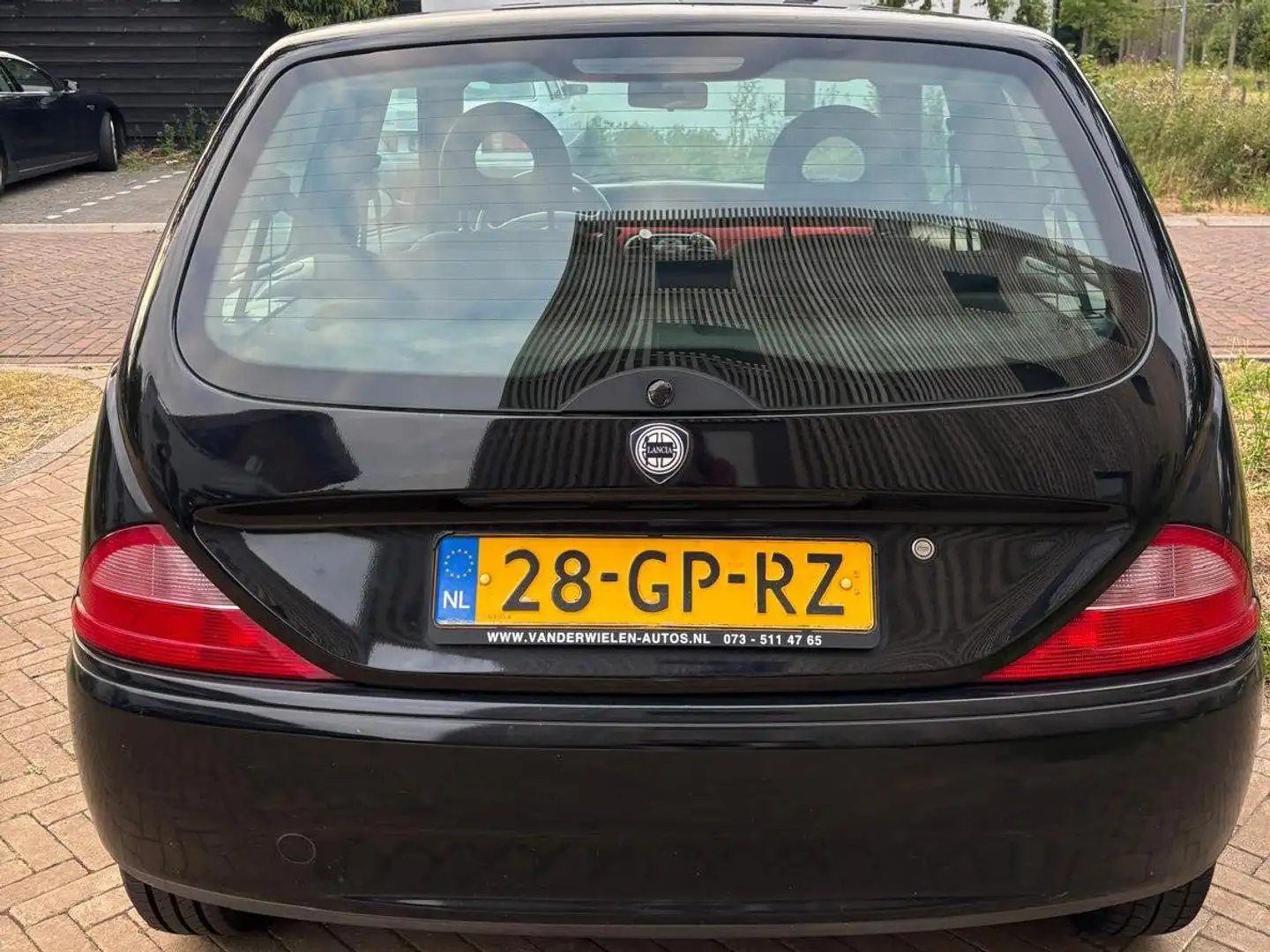 Lancia Ypsilon 1.2 Zwart - 2
