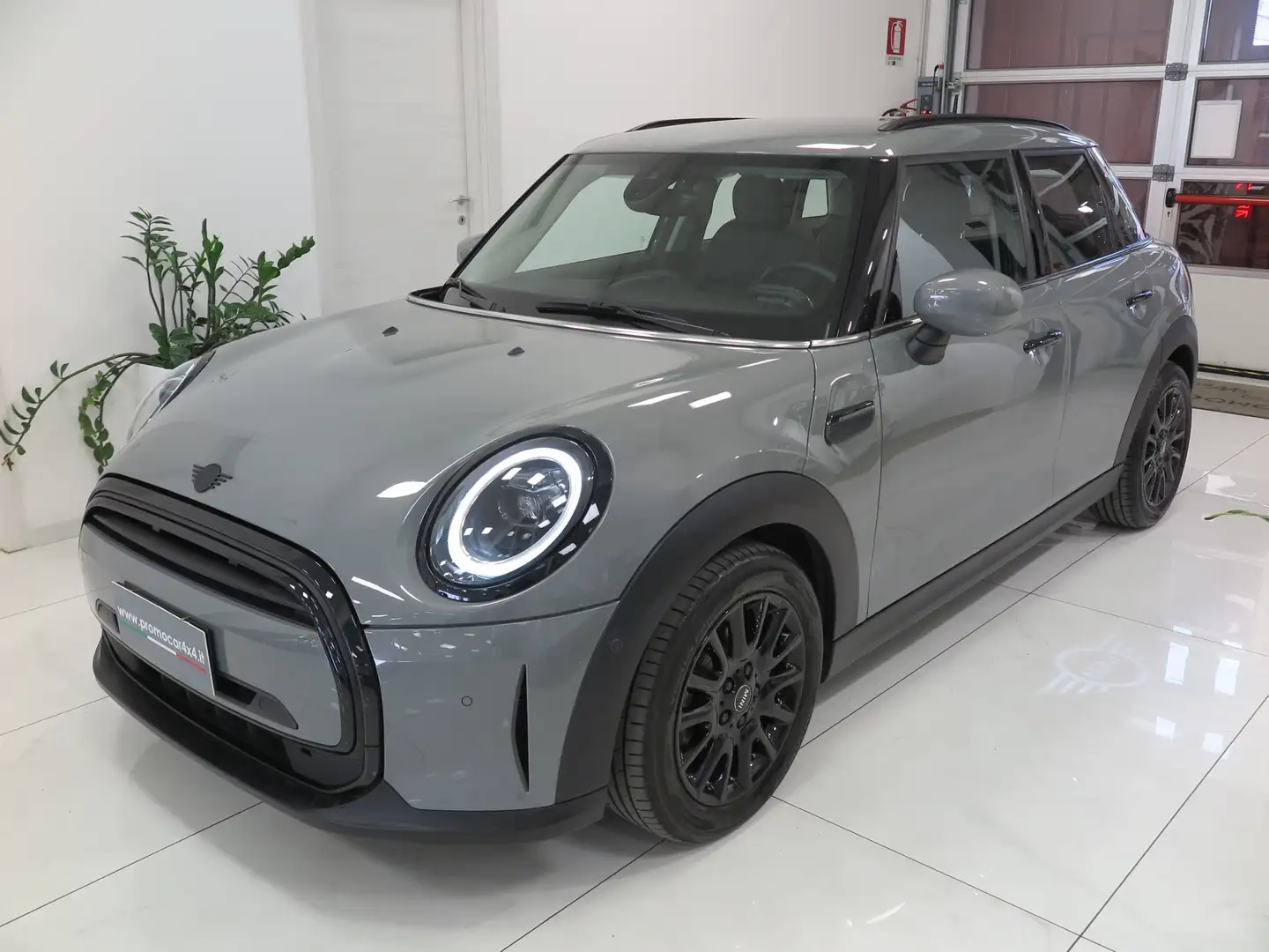 MINI Cooper 5p 1.5i TrimPack CambioA/T "Pari al NUOVO!!!" Grigio - 1