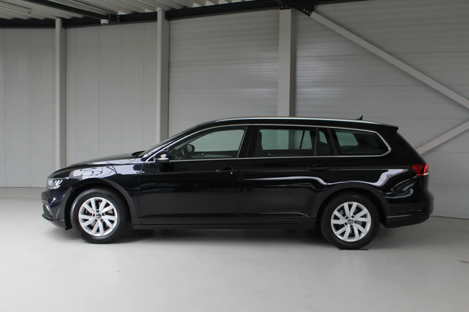 Volkswagen Passat Variant 1.5 TSI Business Navigatie | Lichtmetalen velgen | Noir - 2