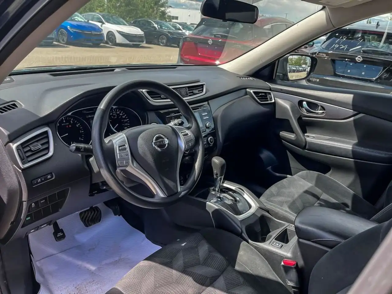 Nissan Rogue снимка Nissan Rogue