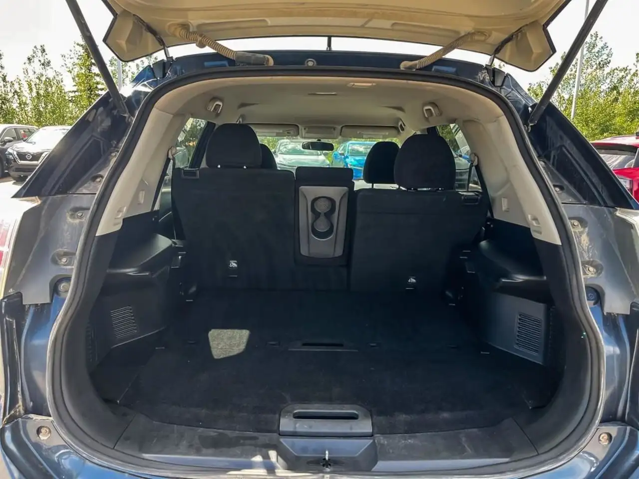 Nissan Rogue снимка Nissan Rogue