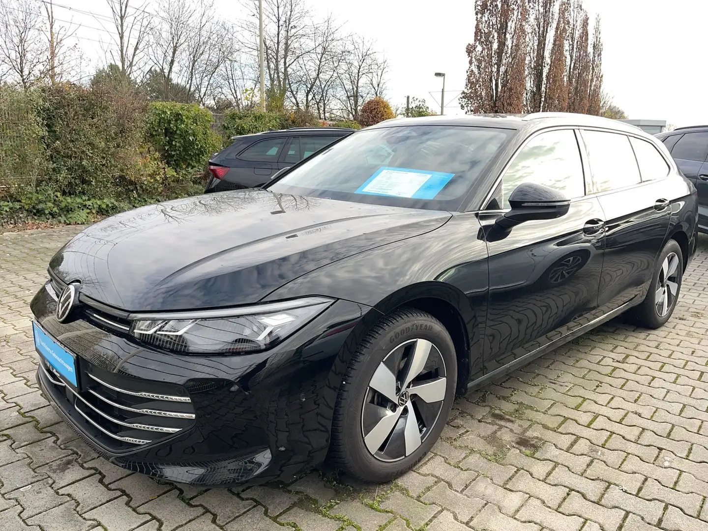Volkswagen Passat Variant 1.5 eTSI Business Navi AHK 360° Schwarz - 1