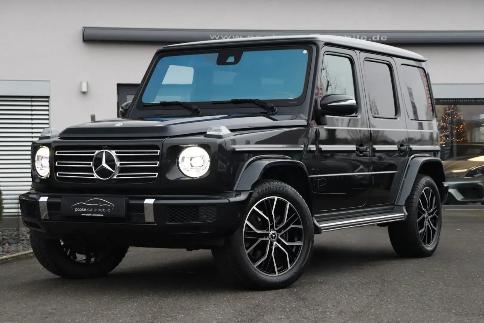 Mercedes-Benz G 500 AMG Line +EXCLUSIVE+DESIGNO+BURMESTER+AHK+ Zwart - 2