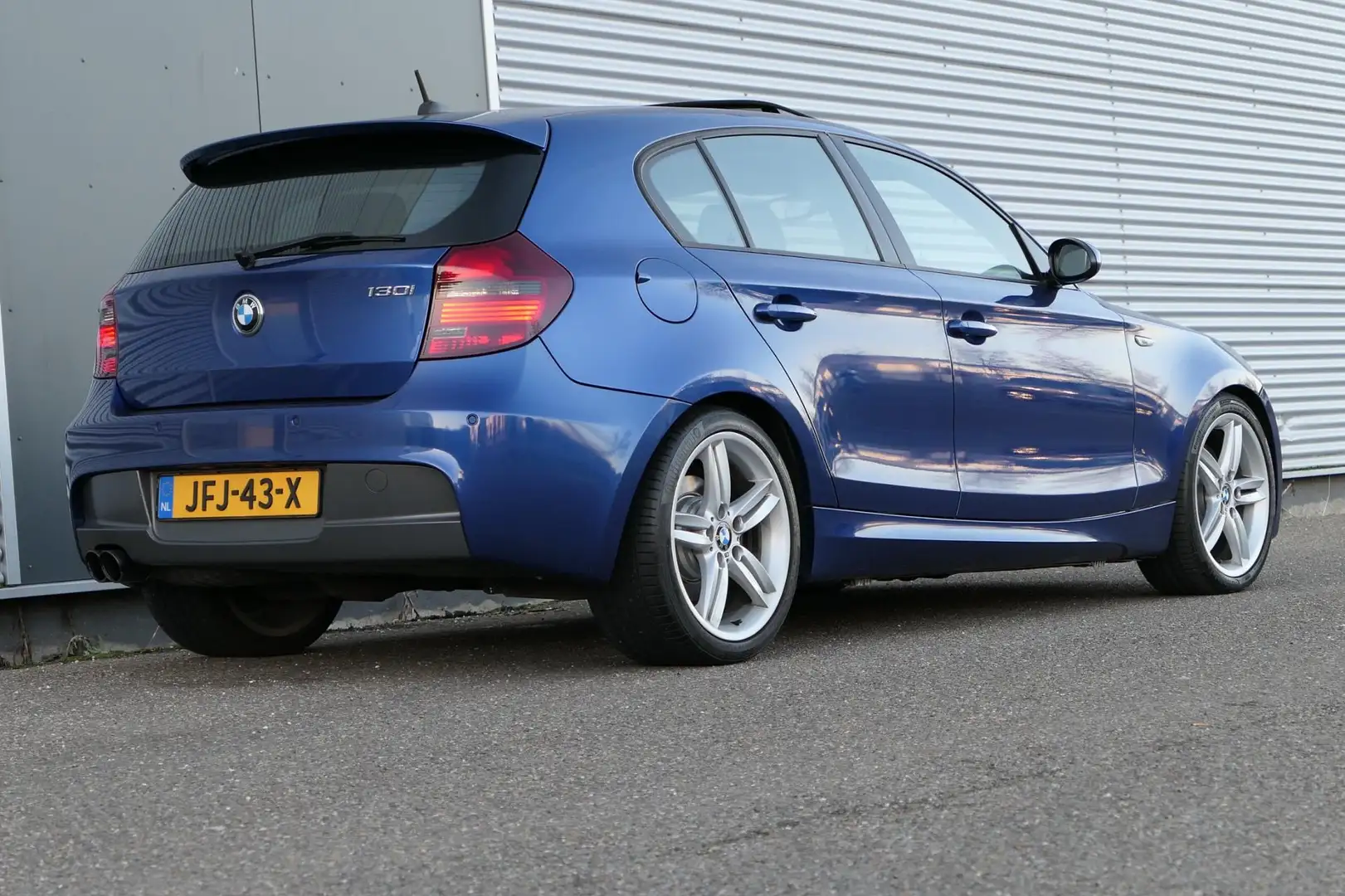 BMW 130 1-serie 130i Executive M-pakket 265pk Navi Schuifd Blau - 2