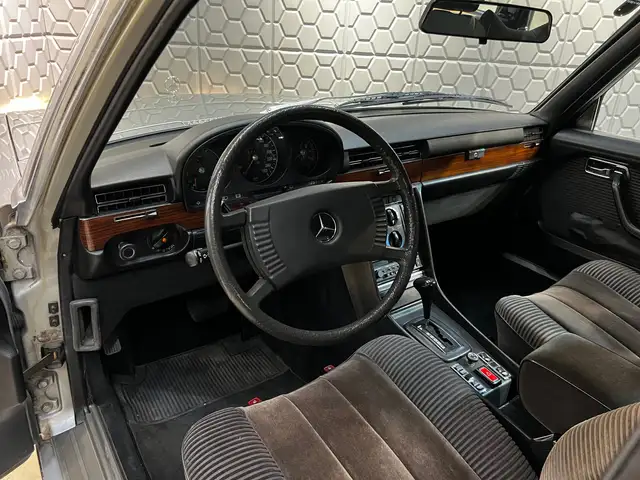 Mercedes-Benz SL view 13