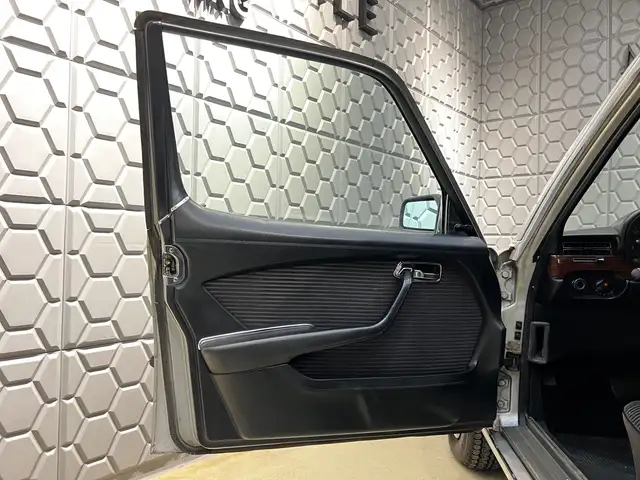 Mercedes-Benz SL view 11
